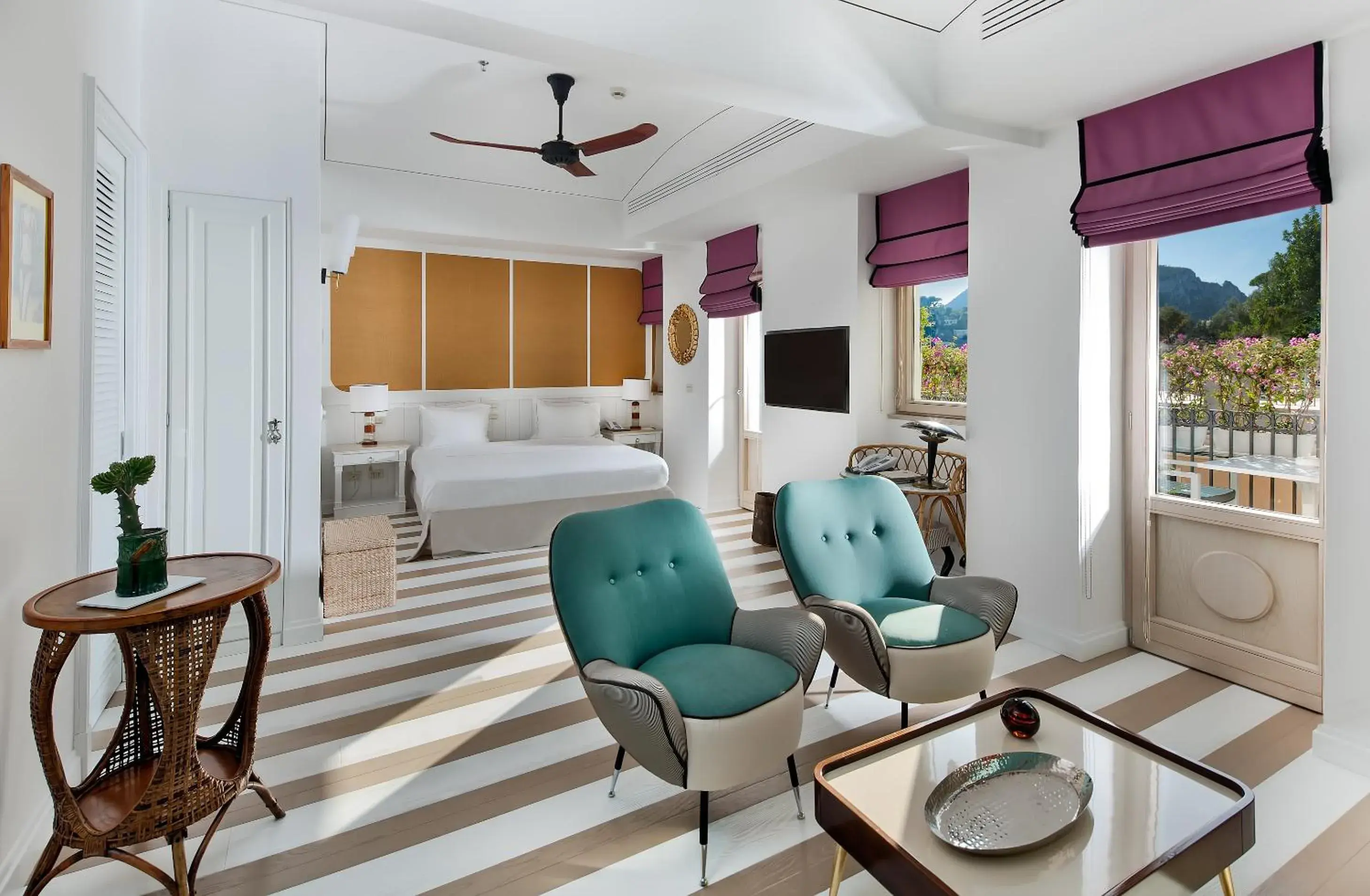 Junior Suite with Balcony in Capri Tiberio Palace - The Leading Hotels of the World Junior Suite with Balcony in Capri Tiberio Palace - The Leading Hotels of the World