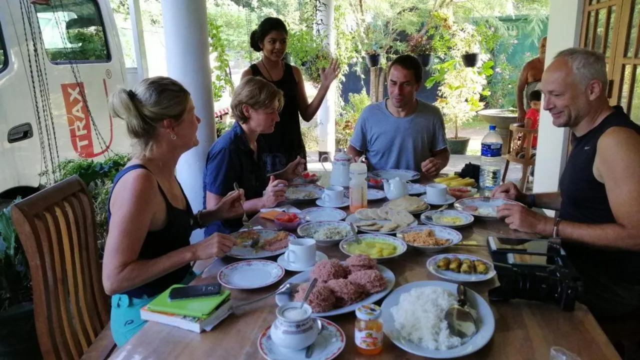 Restaurant/places to eat in White Guest