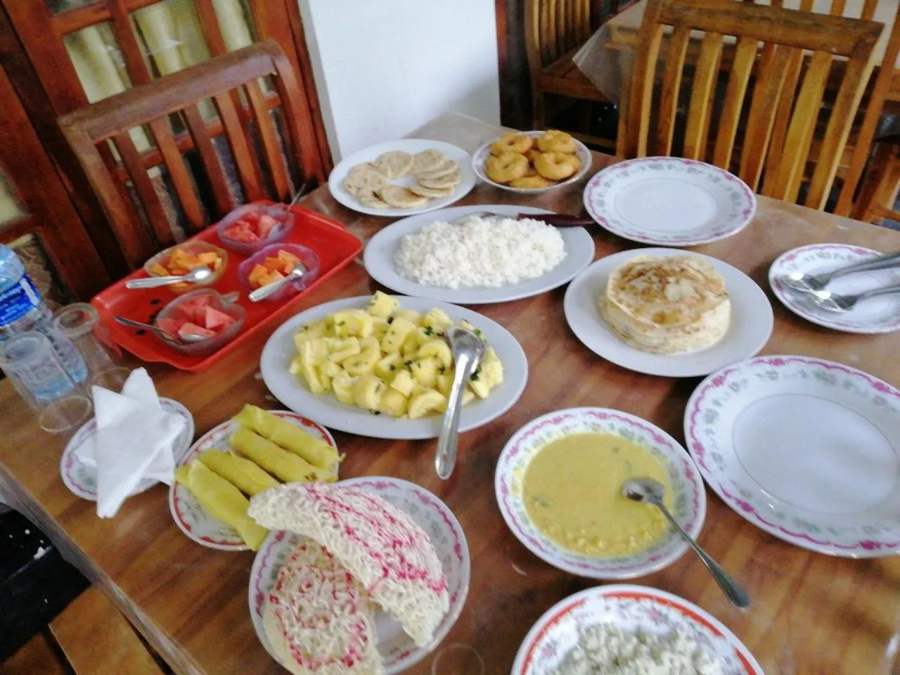 Food and drinks in White Guest