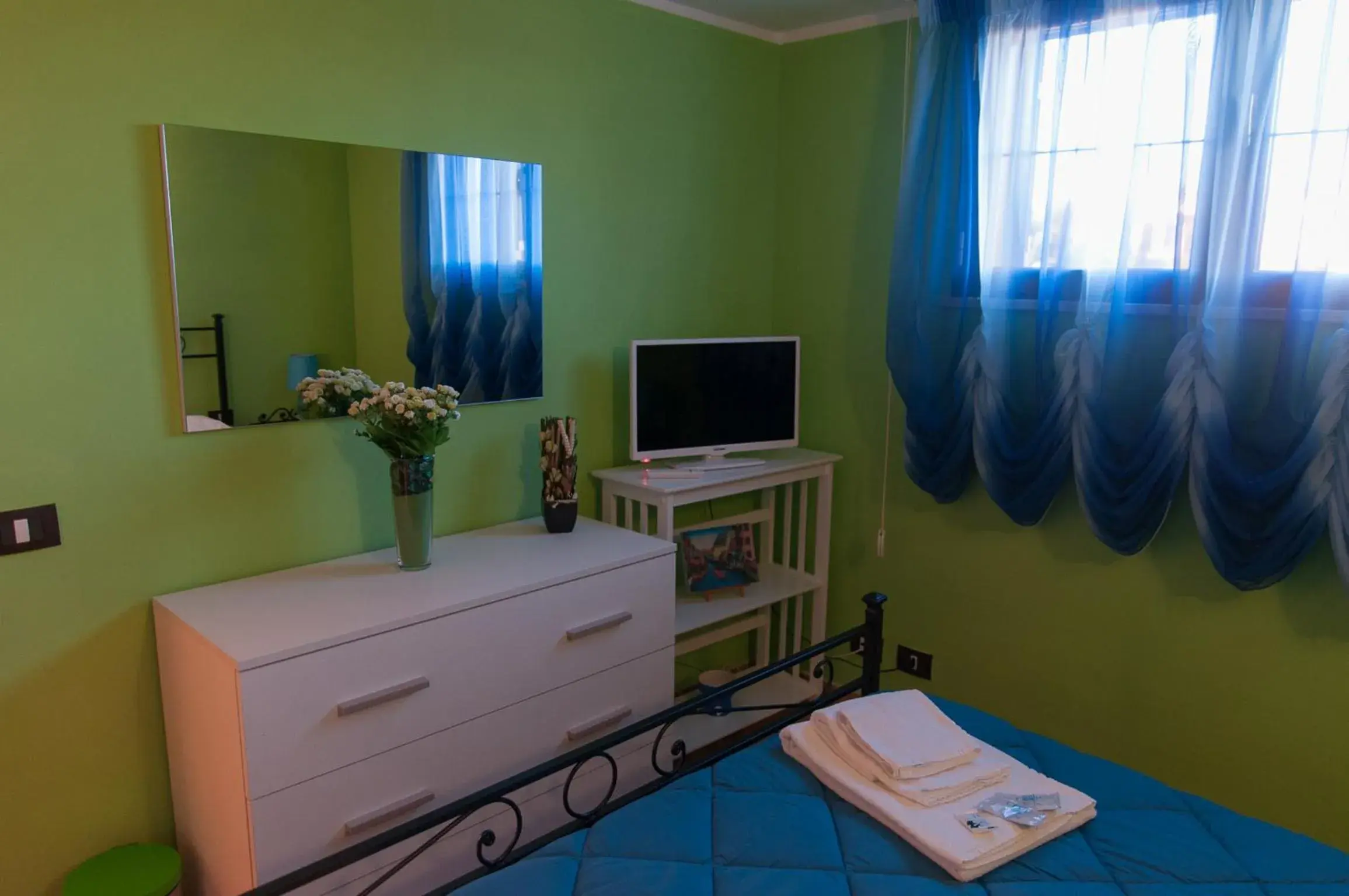 Double Room with Garden View in B&B L'Orizzonte Double Room with Garden View in B&B L'Orizzonte