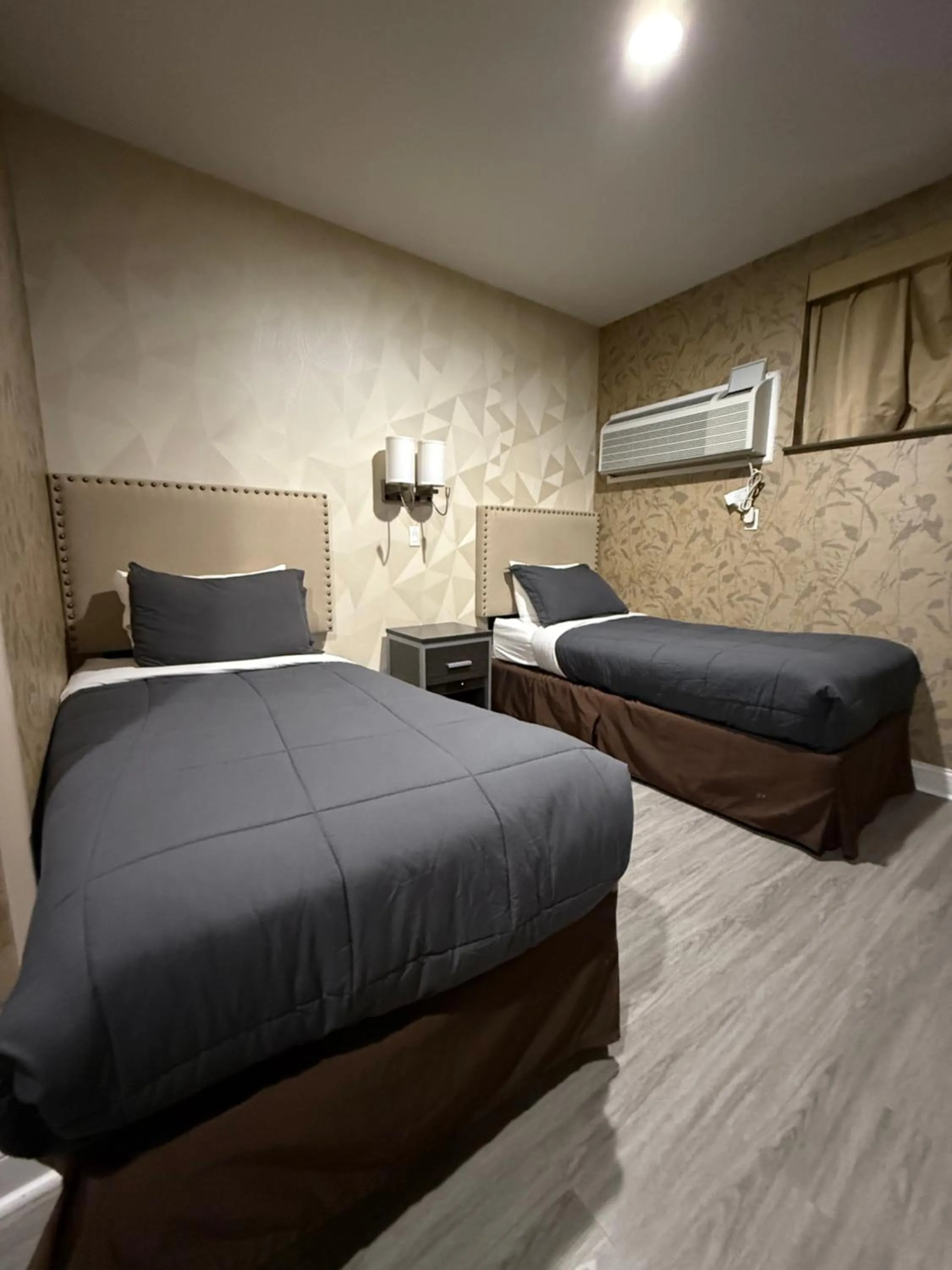 Bedroom, Bed in Grandview Hotel New York