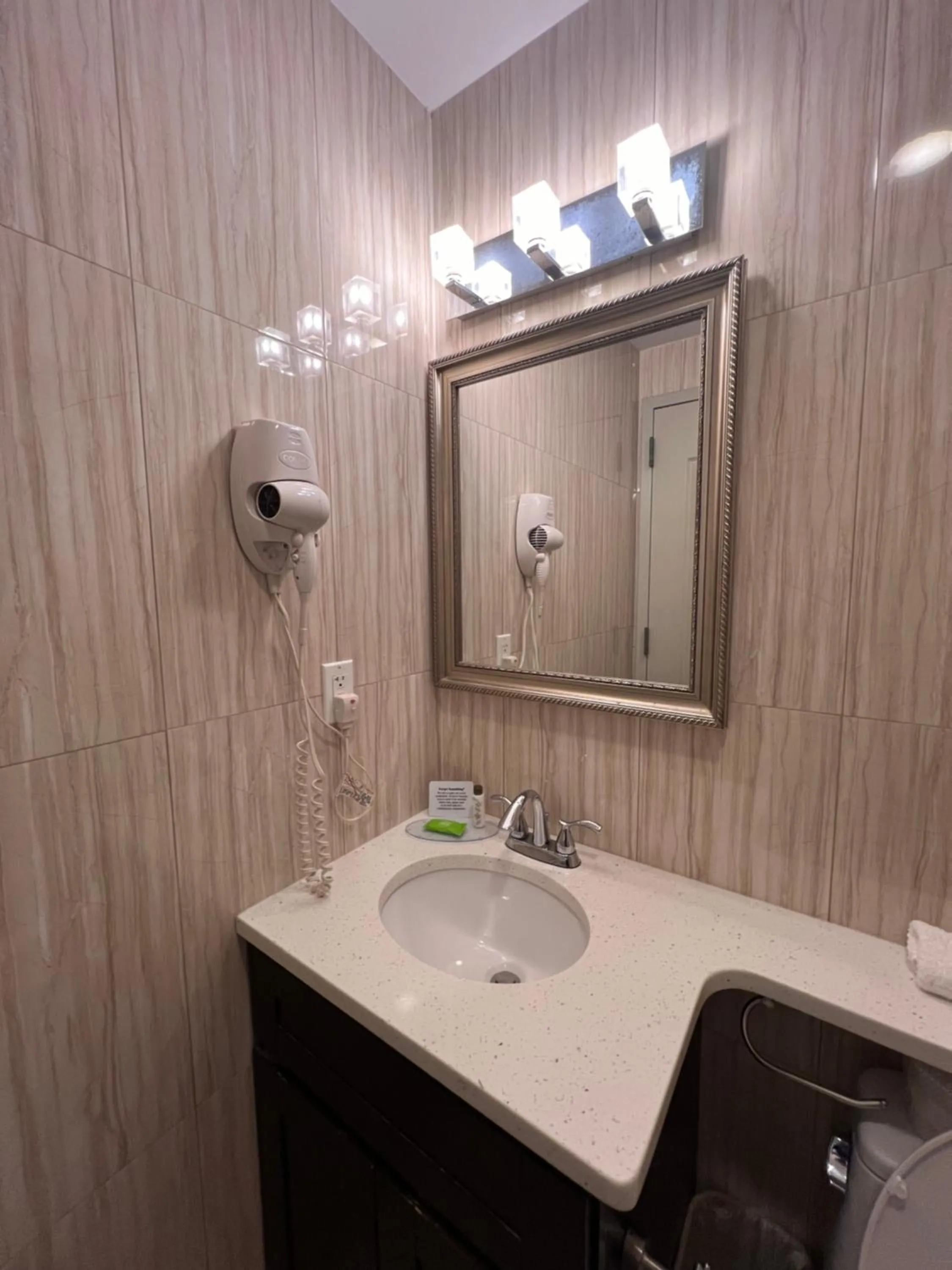 Bathroom in Grandview Hotel New York