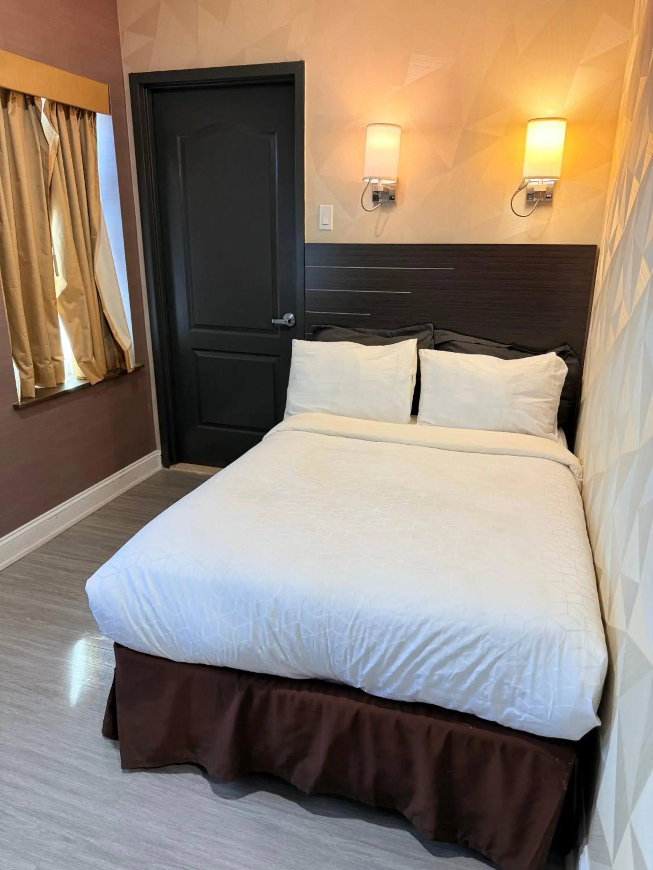 Photo of the whole room, Bed in Grandview Hotel New York Photo of the whole room, Bed in Grandview Hotel New York