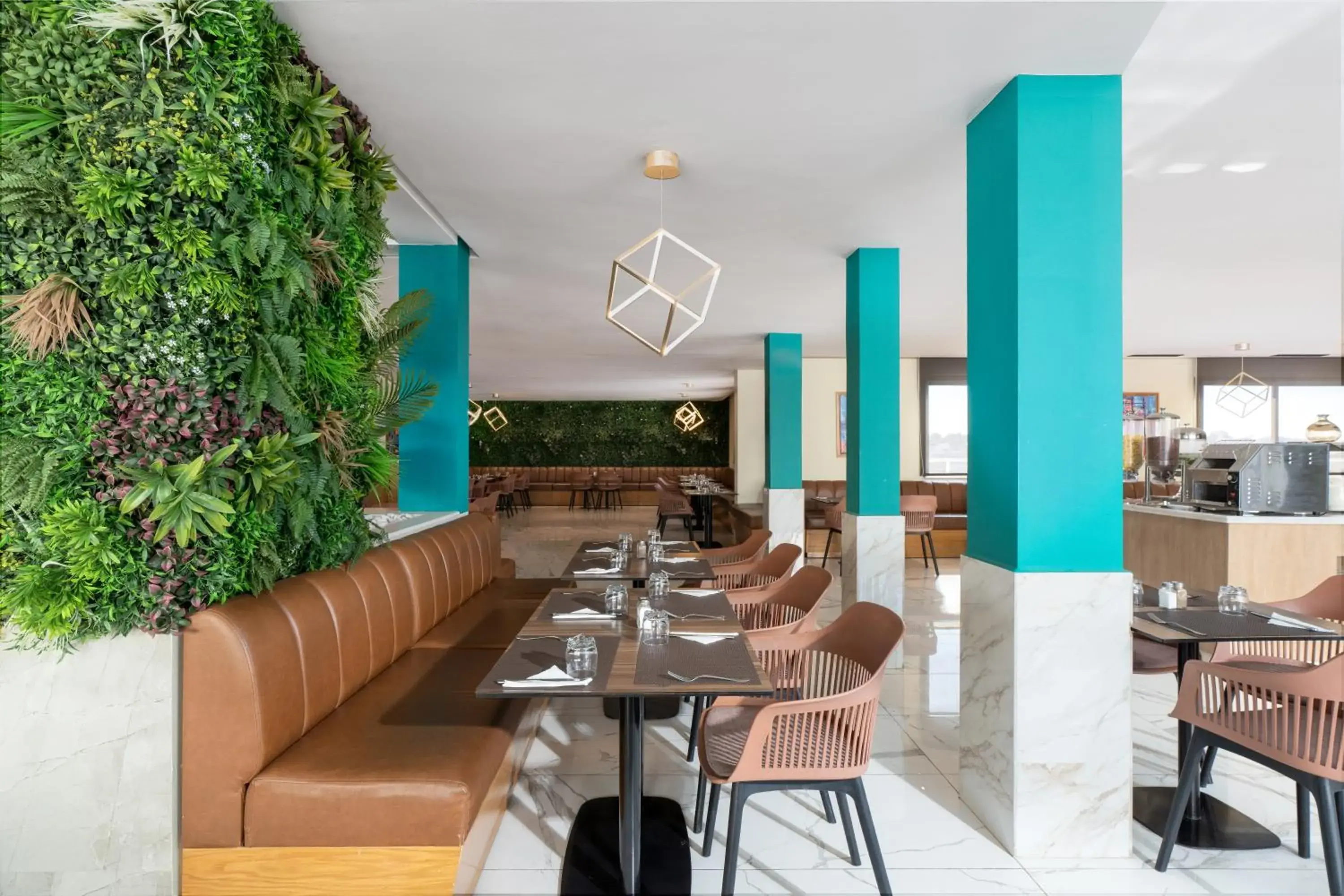 Restaurant/places to eat in Rihab Hotel Restaurant/places to eat in Rihab Hotel