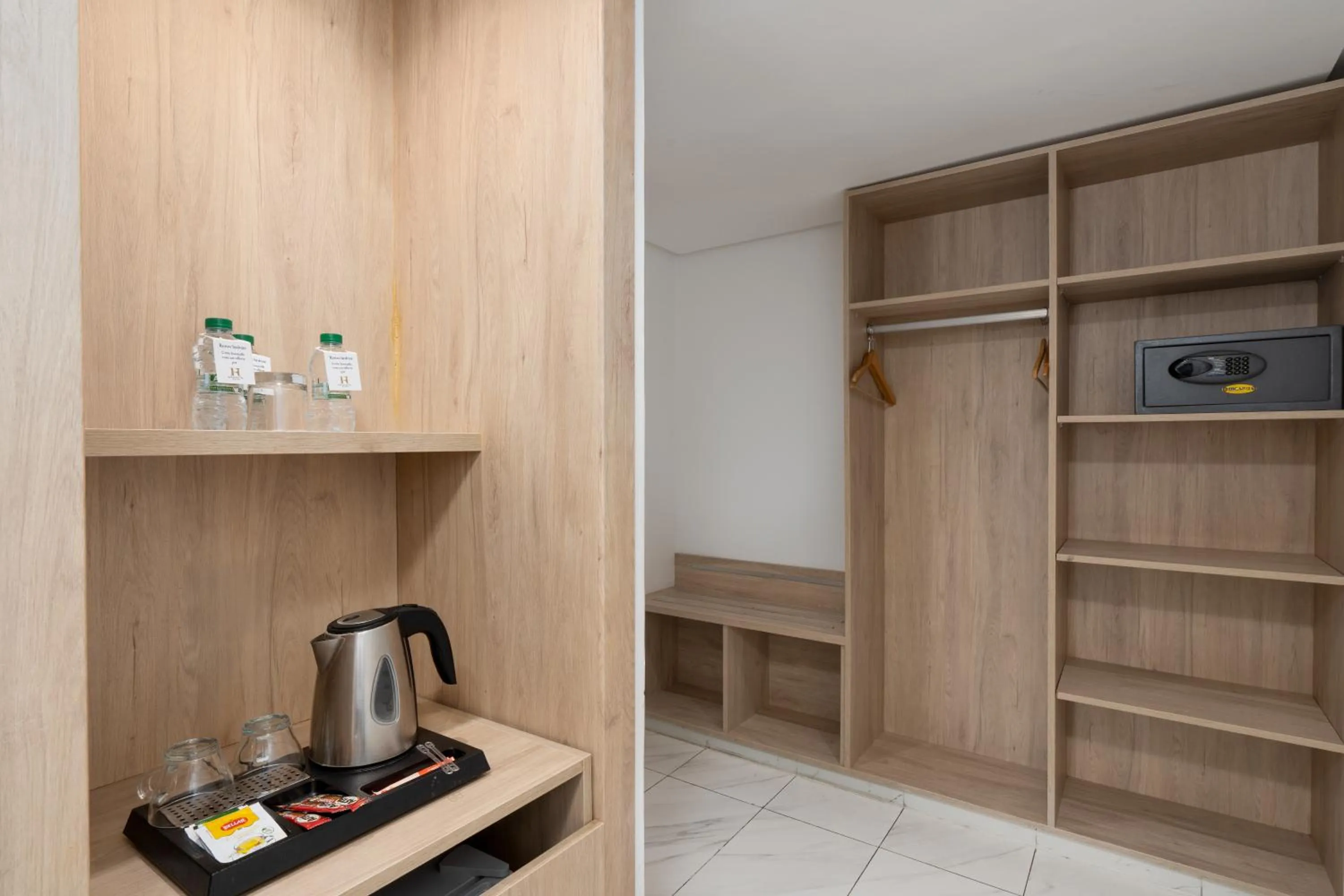 Coffee/tea facilities in Rihab Hotel