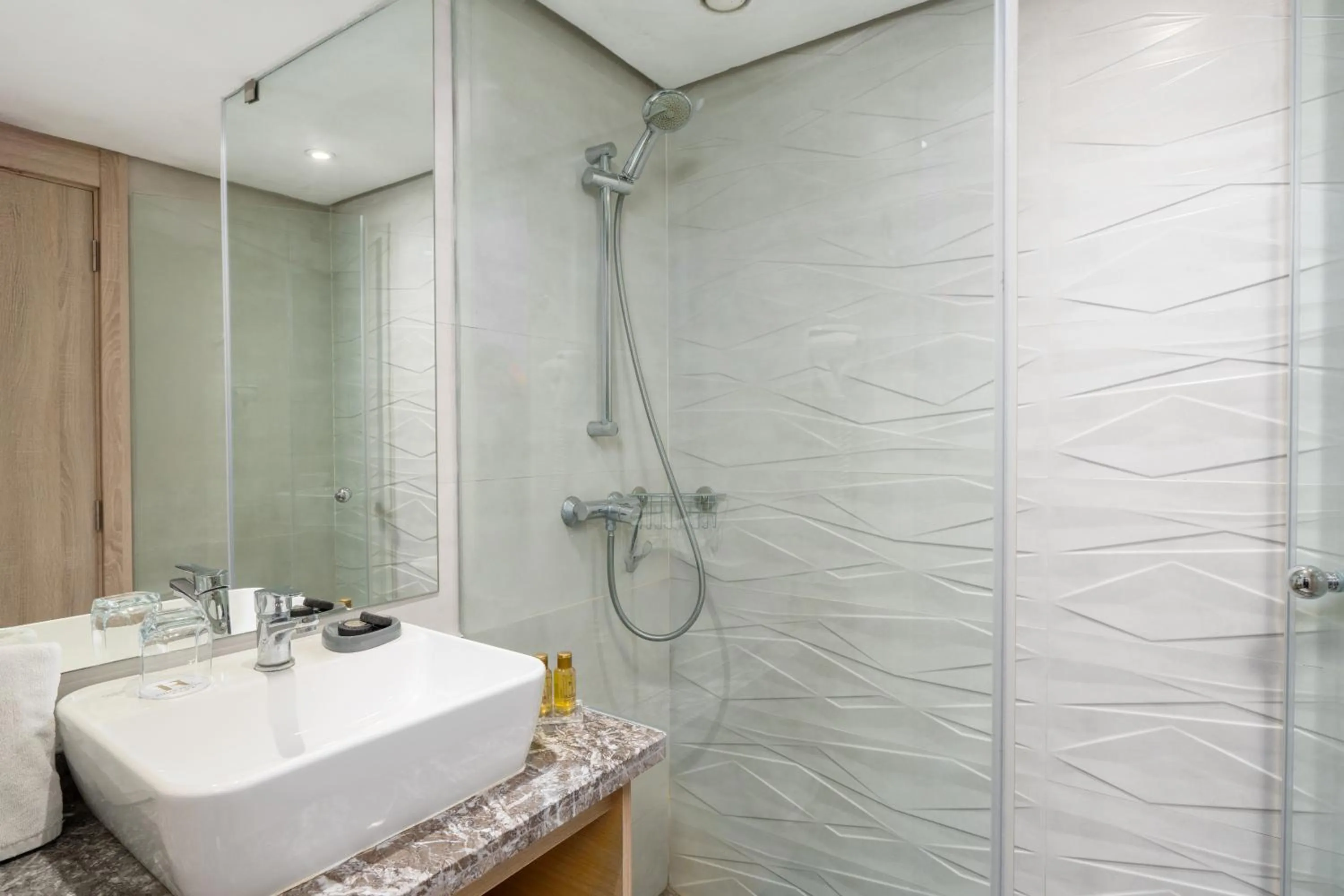 Shower in Rihab Hotel