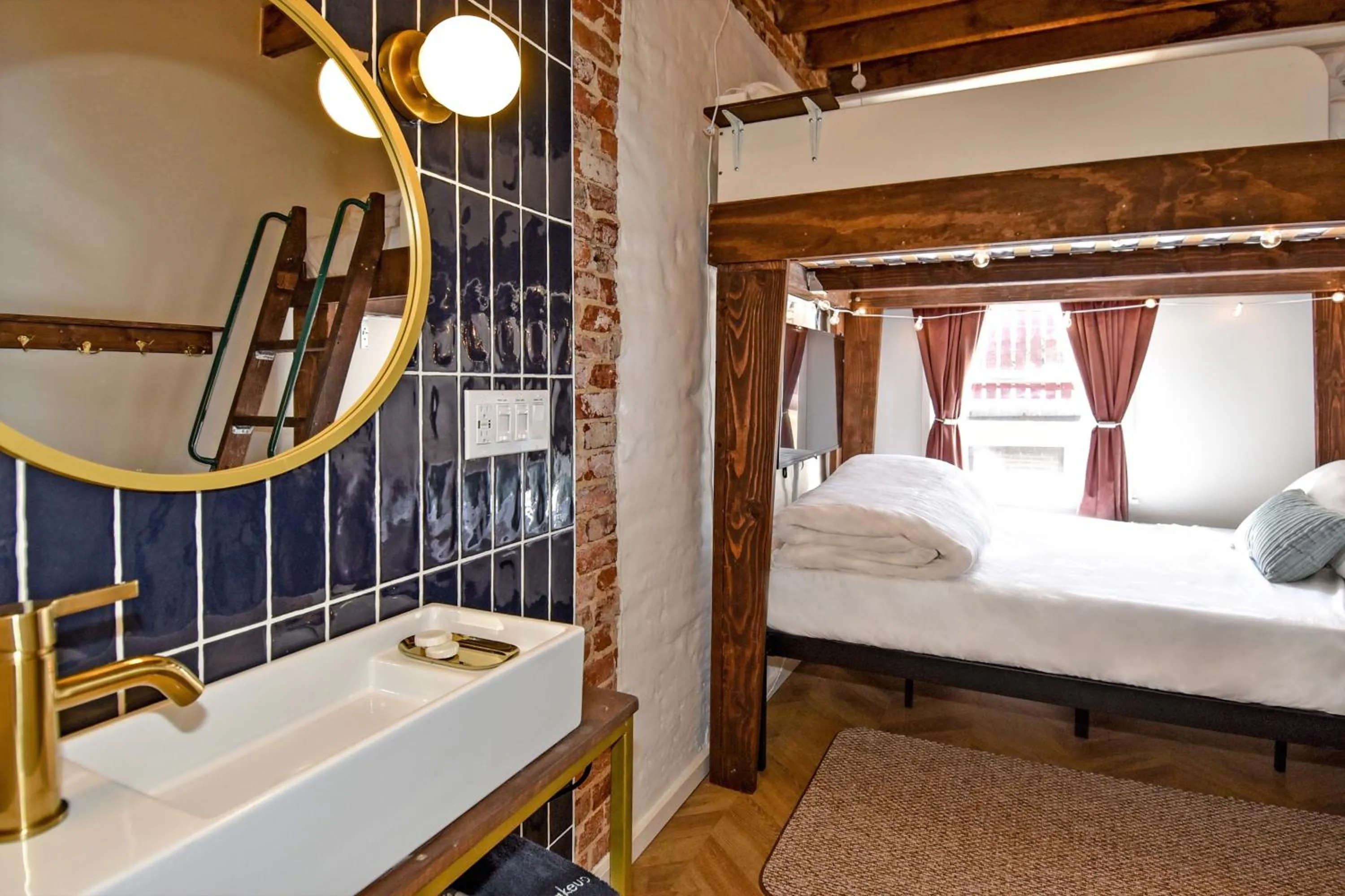 Bedroom, Bed in HighRoad Washington DC