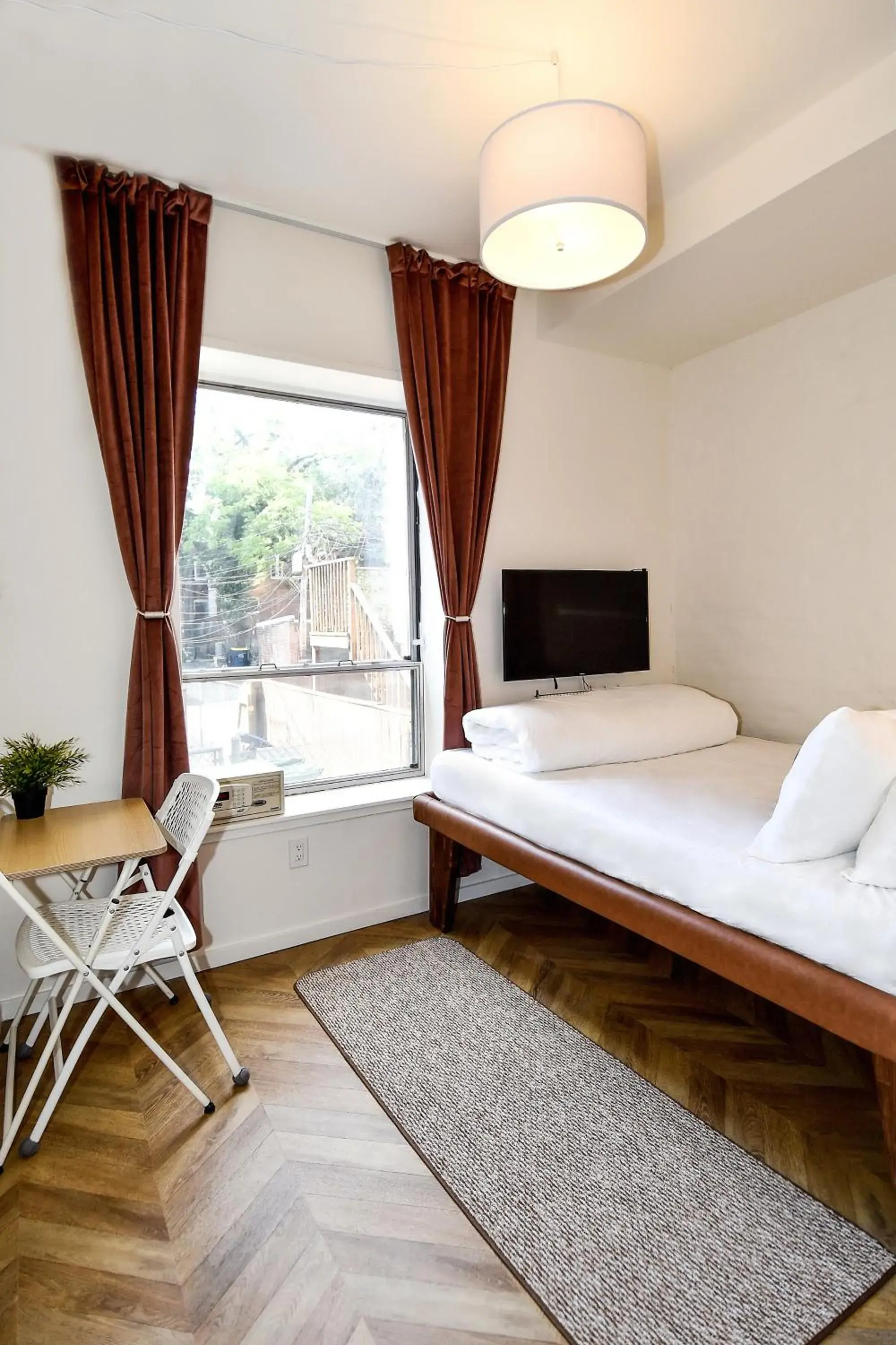 Bed in HighRoad Washington DC Bed in HighRoad Washington DC