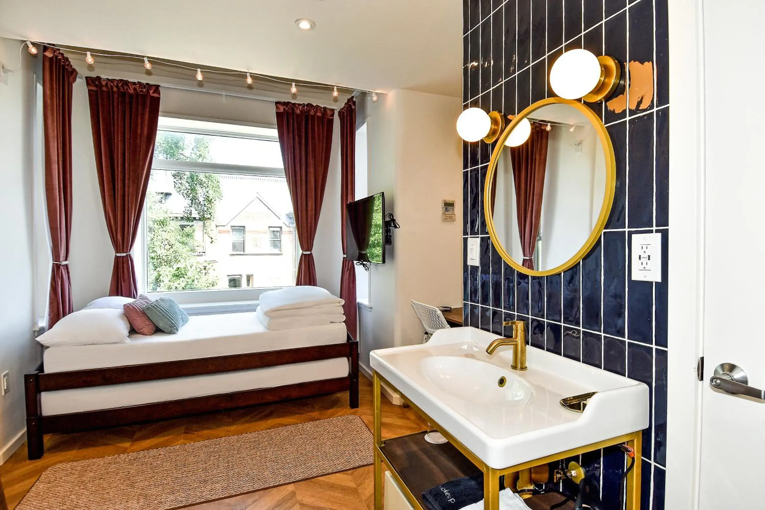 Bedroom, Bed in HighRoad Washington DC Bedroom, Bed in HighRoad Washington DC