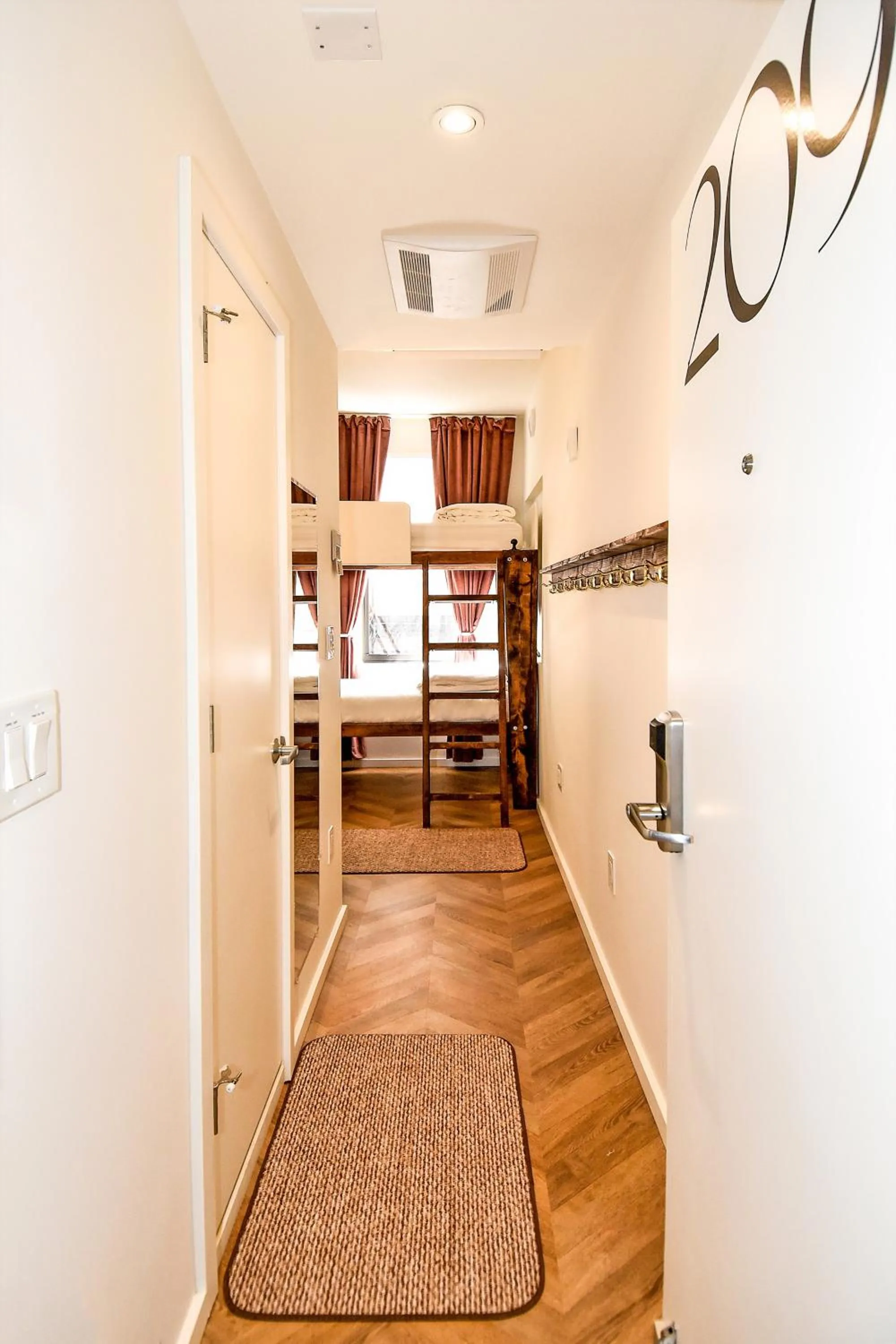 Bedroom, Bed in HighRoad Washington DC