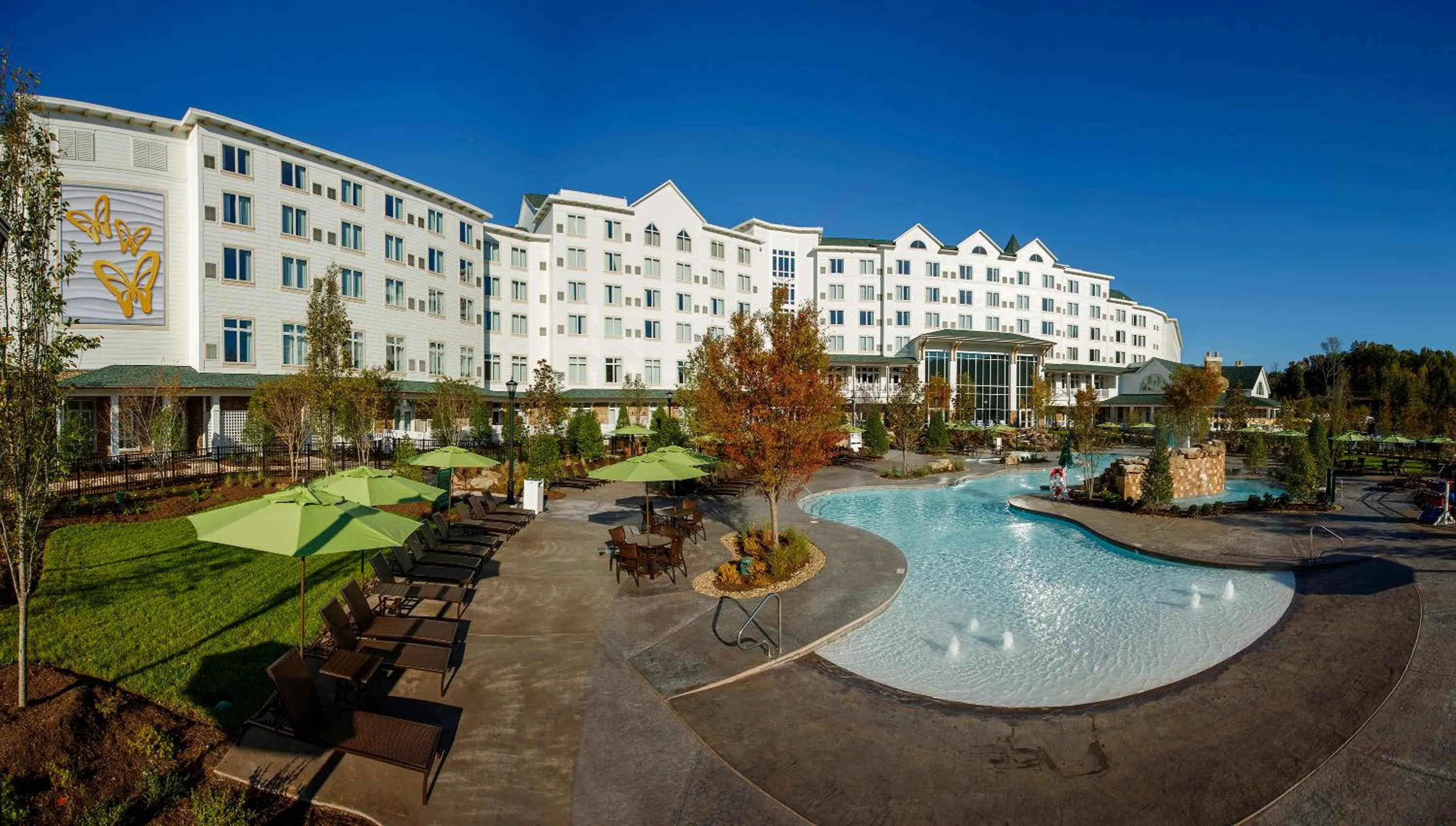 Property building in Dollywood's DreamMore Resort and Spa