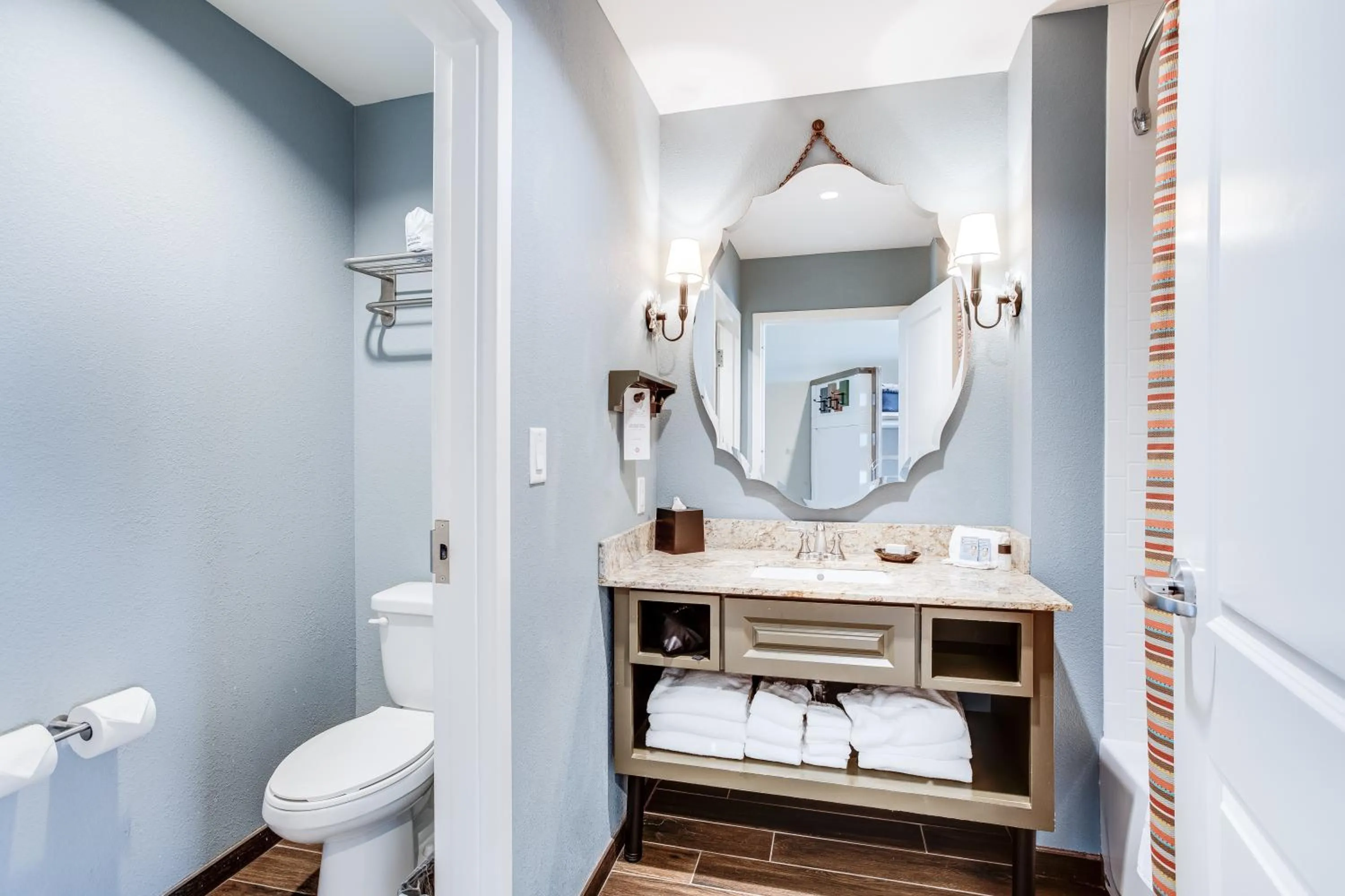 Toilet in Dollywood's DreamMore Resort and Spa