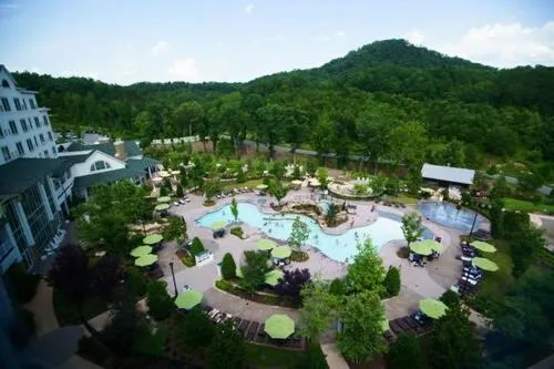Property building in Dollywood's DreamMore Resort and Spa
