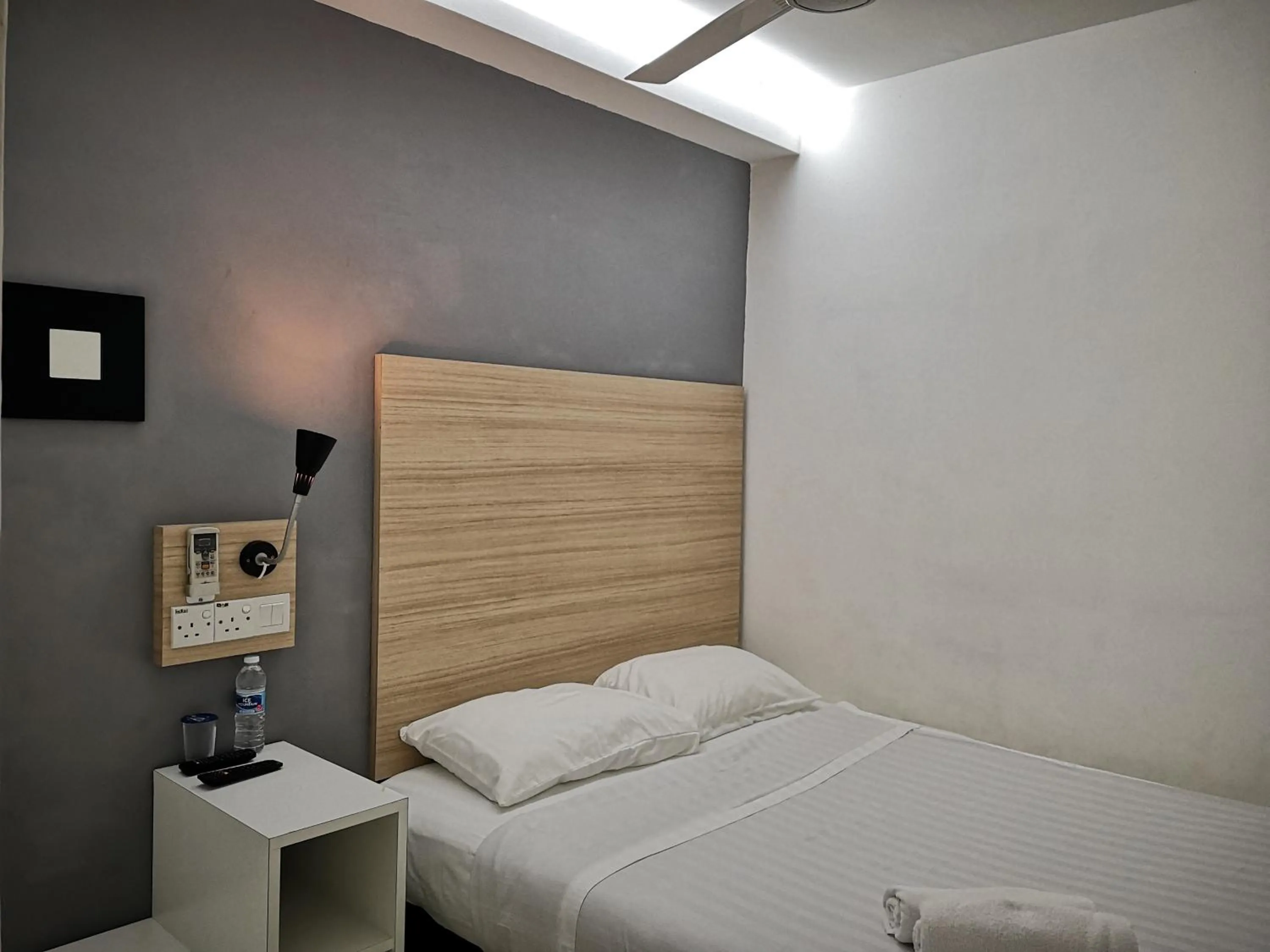 Bed in Dragon Door Hotel