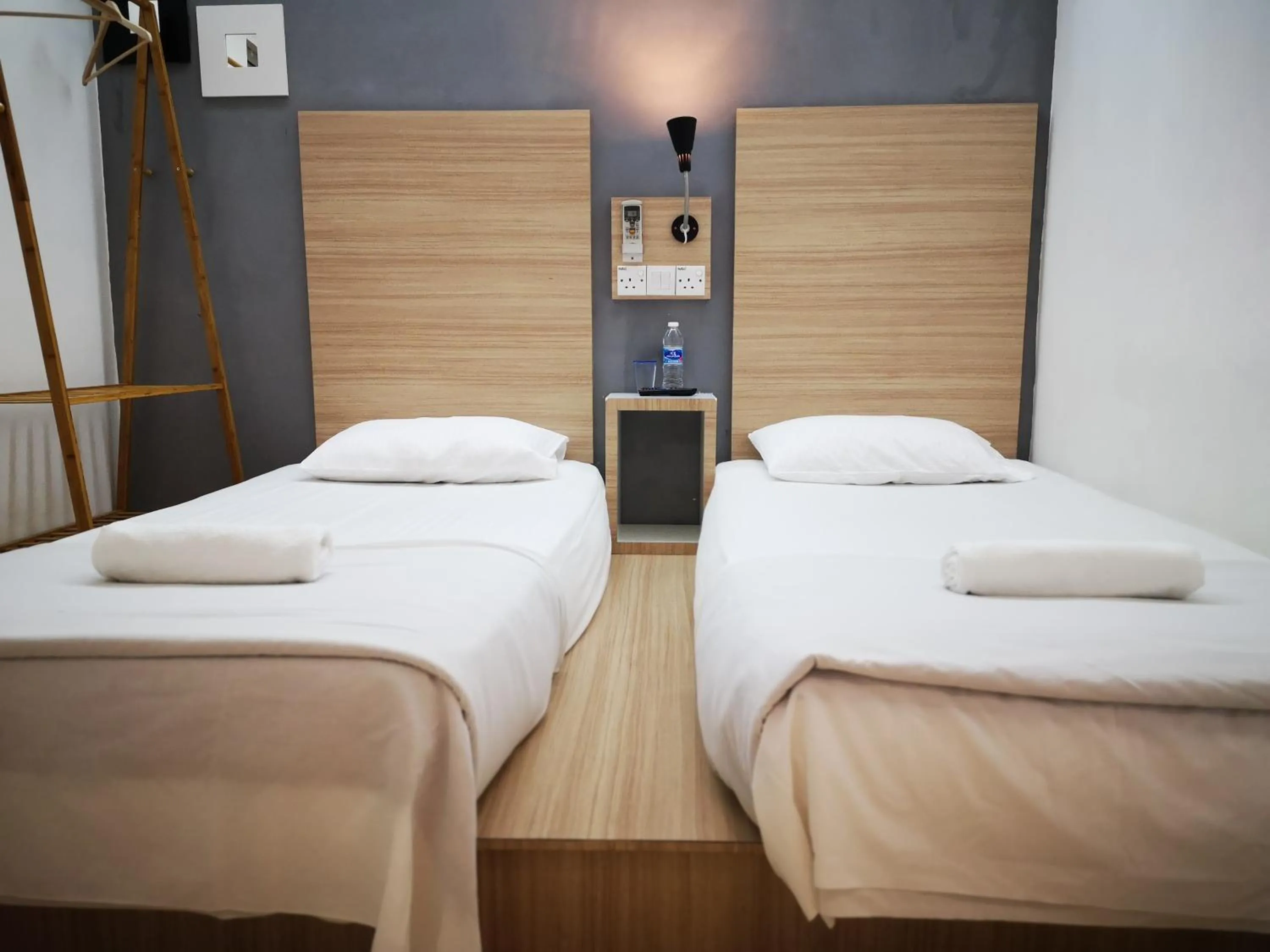 Bed in Dragon Door Hotel