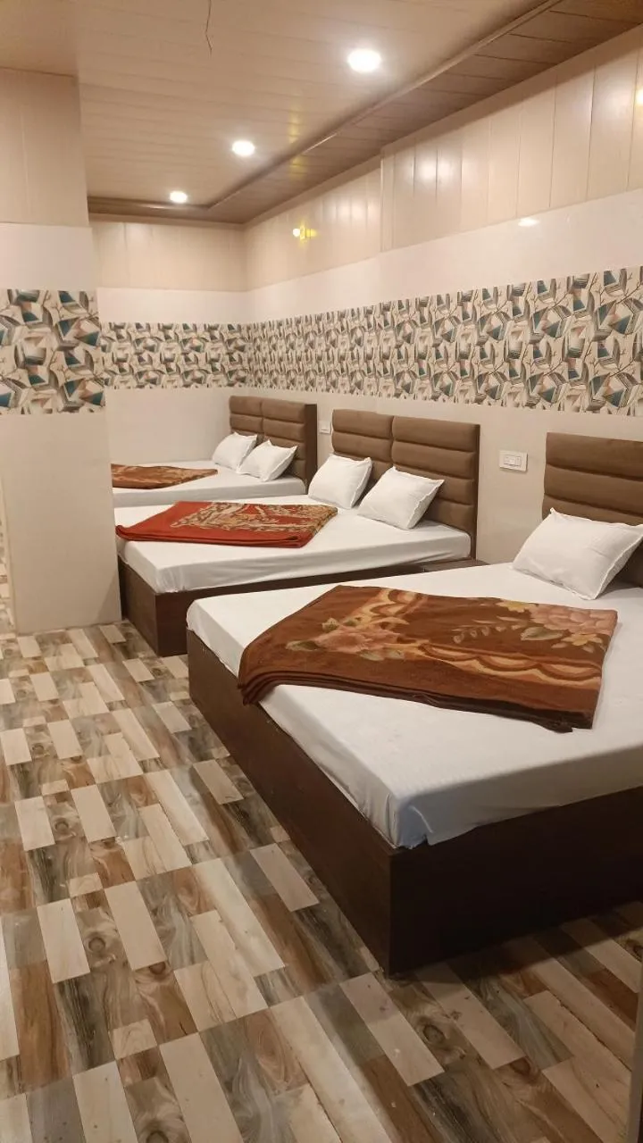 Family, Bed in Asha Guest House