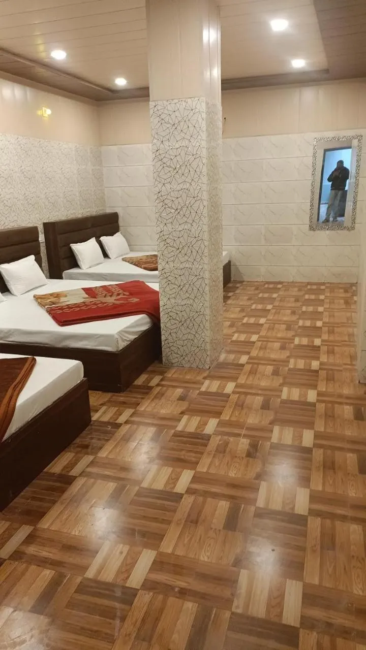 Family, Bed in Asha Guest House