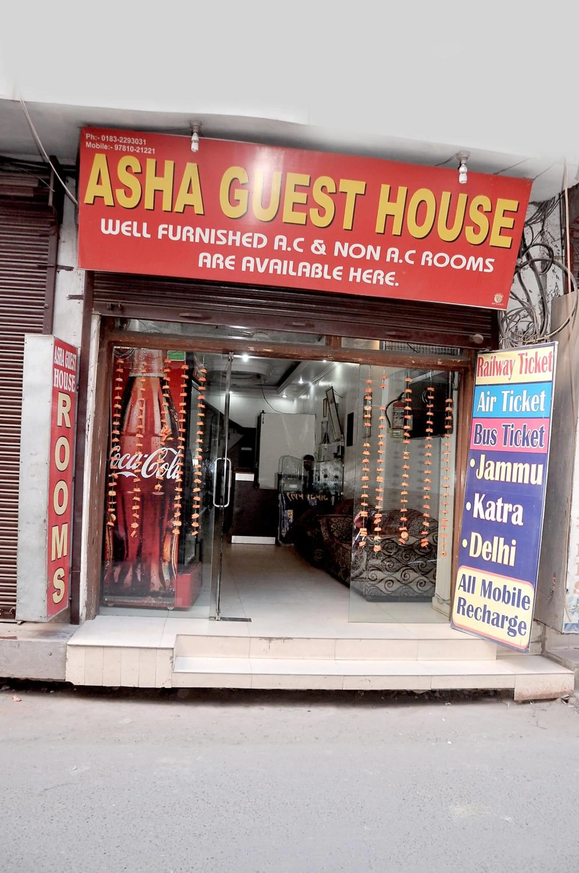Facade/entrance in Asha Guest House
