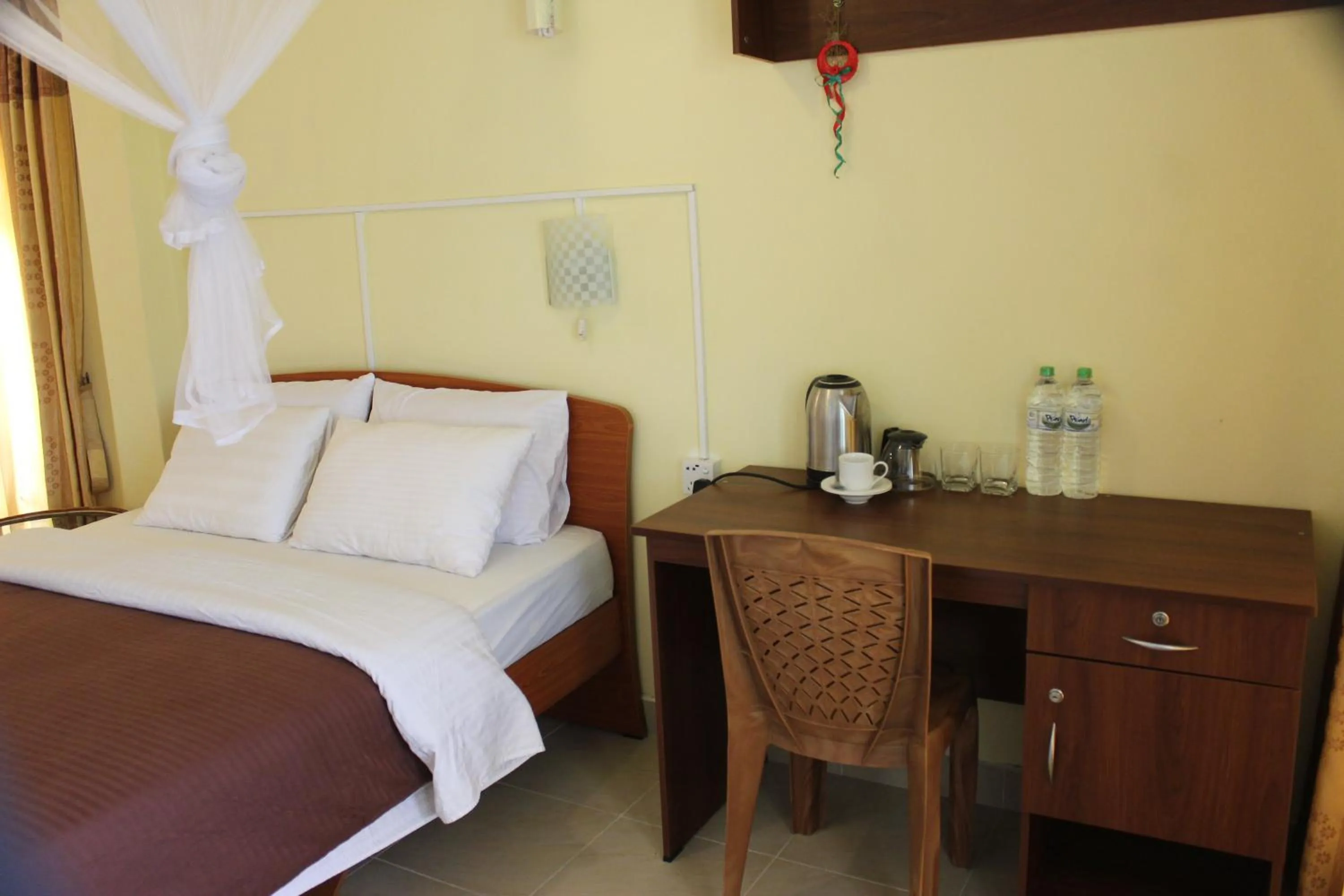 Coffee/tea facilities, Bed in Welcome Inn