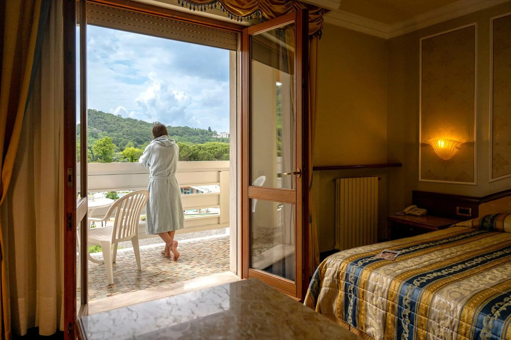 View (from property/room), Bed in Hotel Apollo Terme