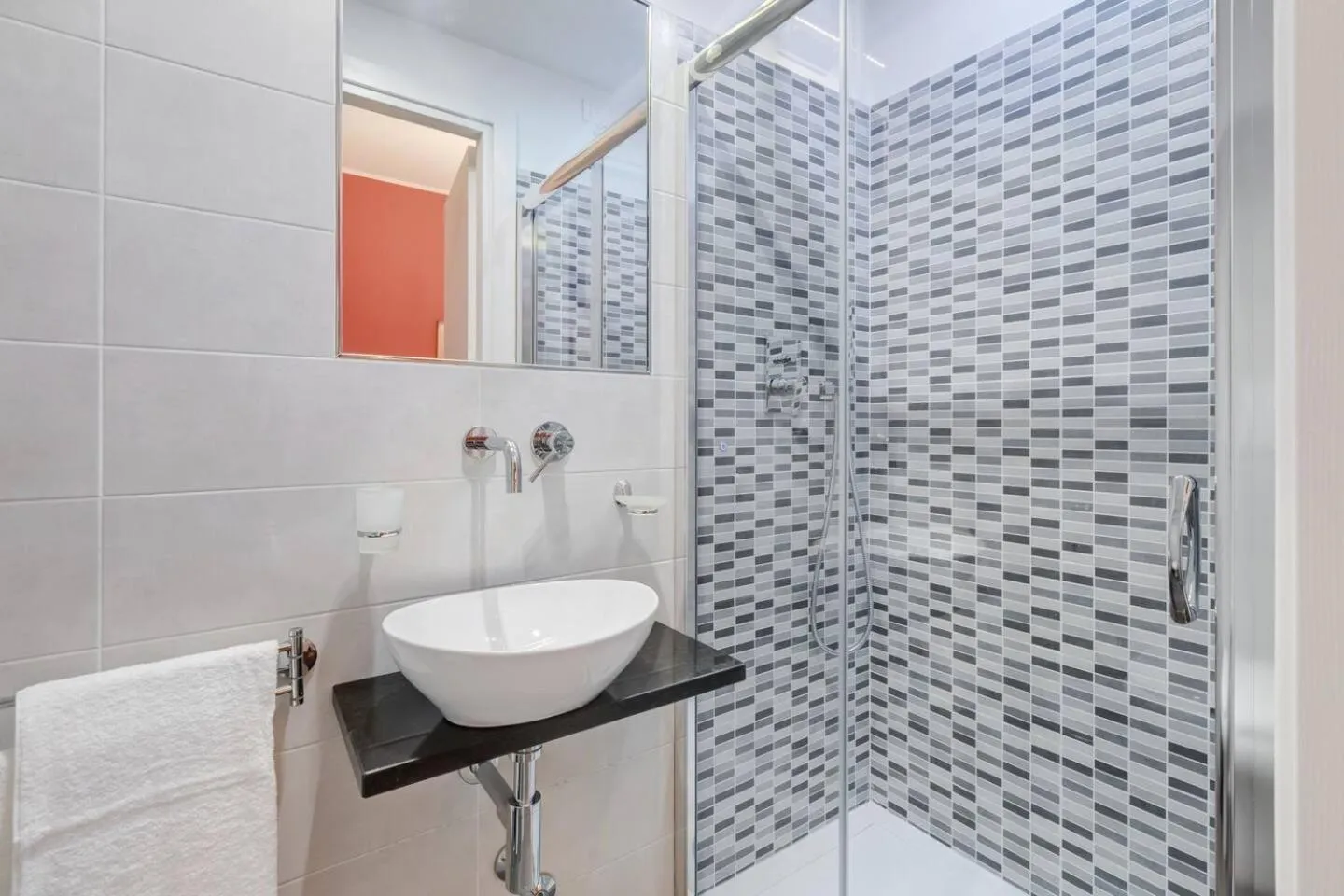 Bathroom in AV Domus Vatican St.Peter B&B