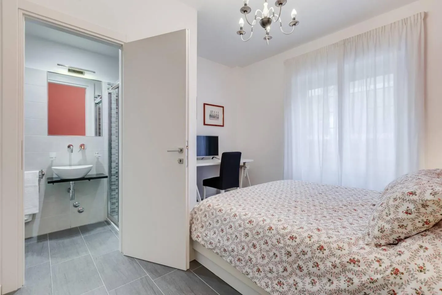 Photo of the whole room, Bed in AV Domus Vatican St.Peter B&B