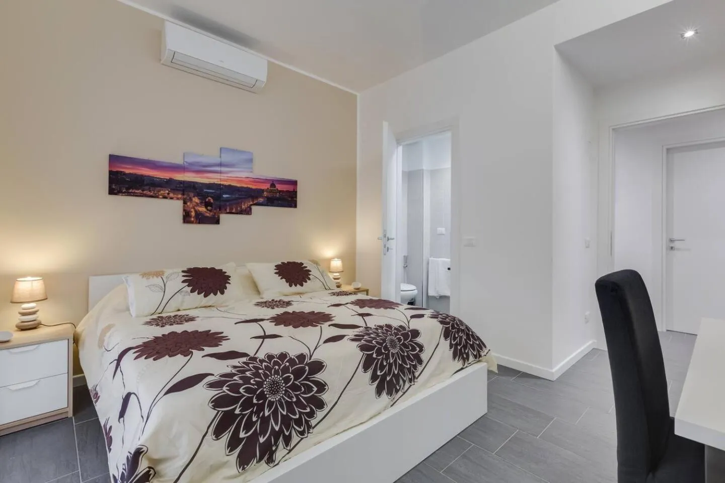 Photo of the whole room, Bed in AV Domus Vatican St.Peter B&B