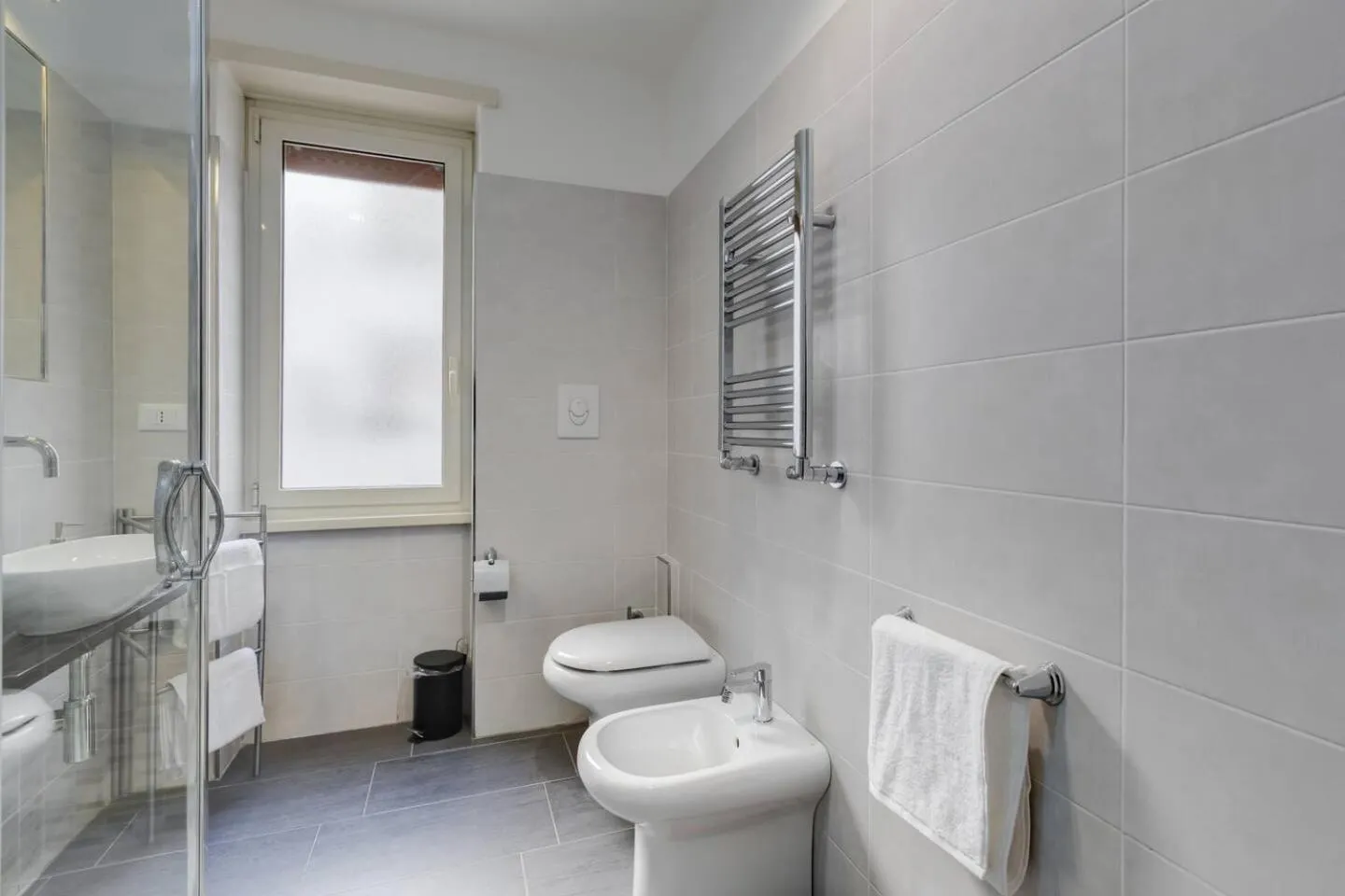 Bathroom in AV Domus Vatican St.Peter B&B