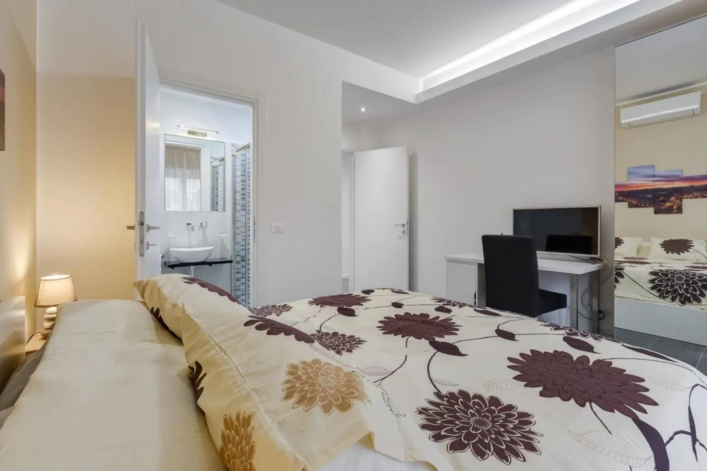 Photo of the whole room, Bed in AV Domus Vatican St.Peter B&B