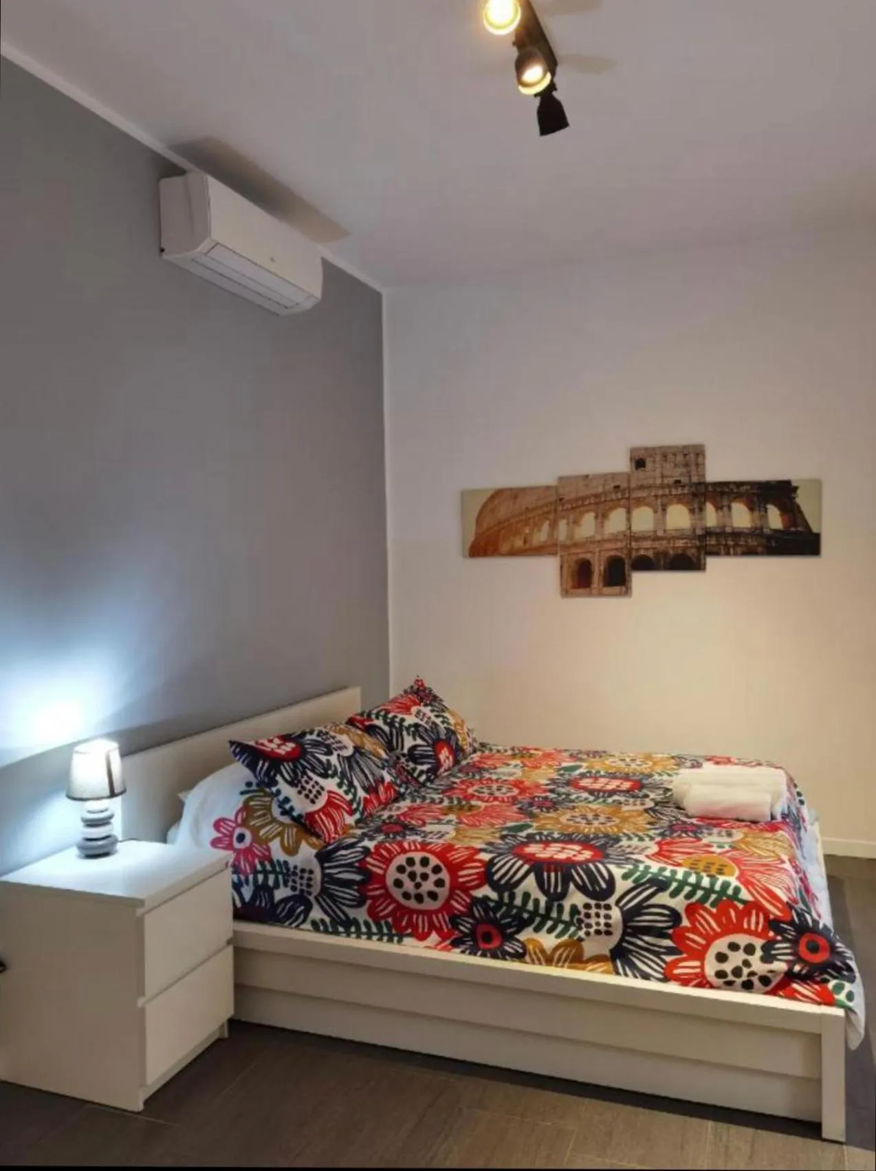 Photo of the whole room, Bed in AV Domus Vatican St.Peter B&B