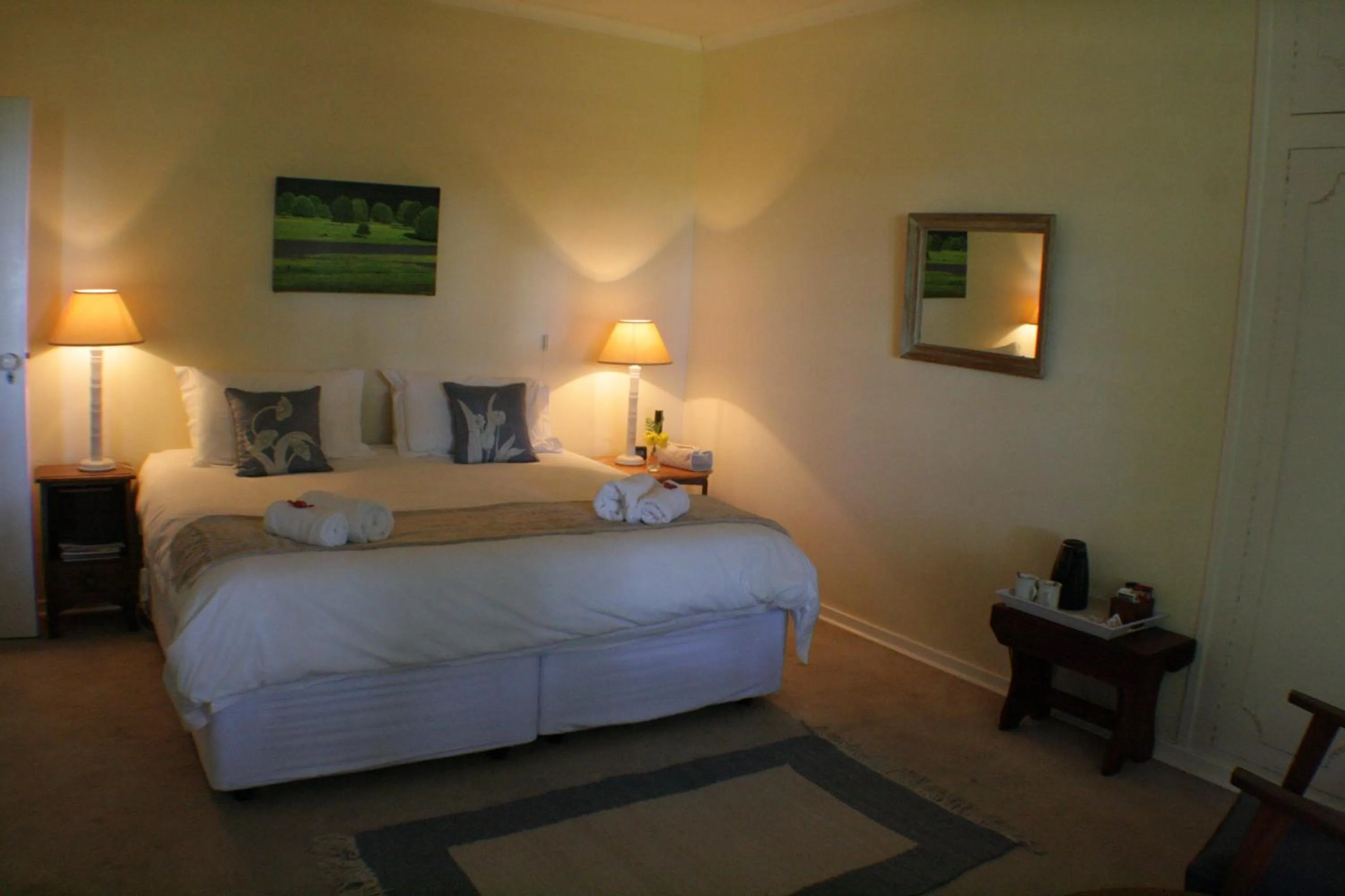 Bedroom, Bed in Cedar Garden