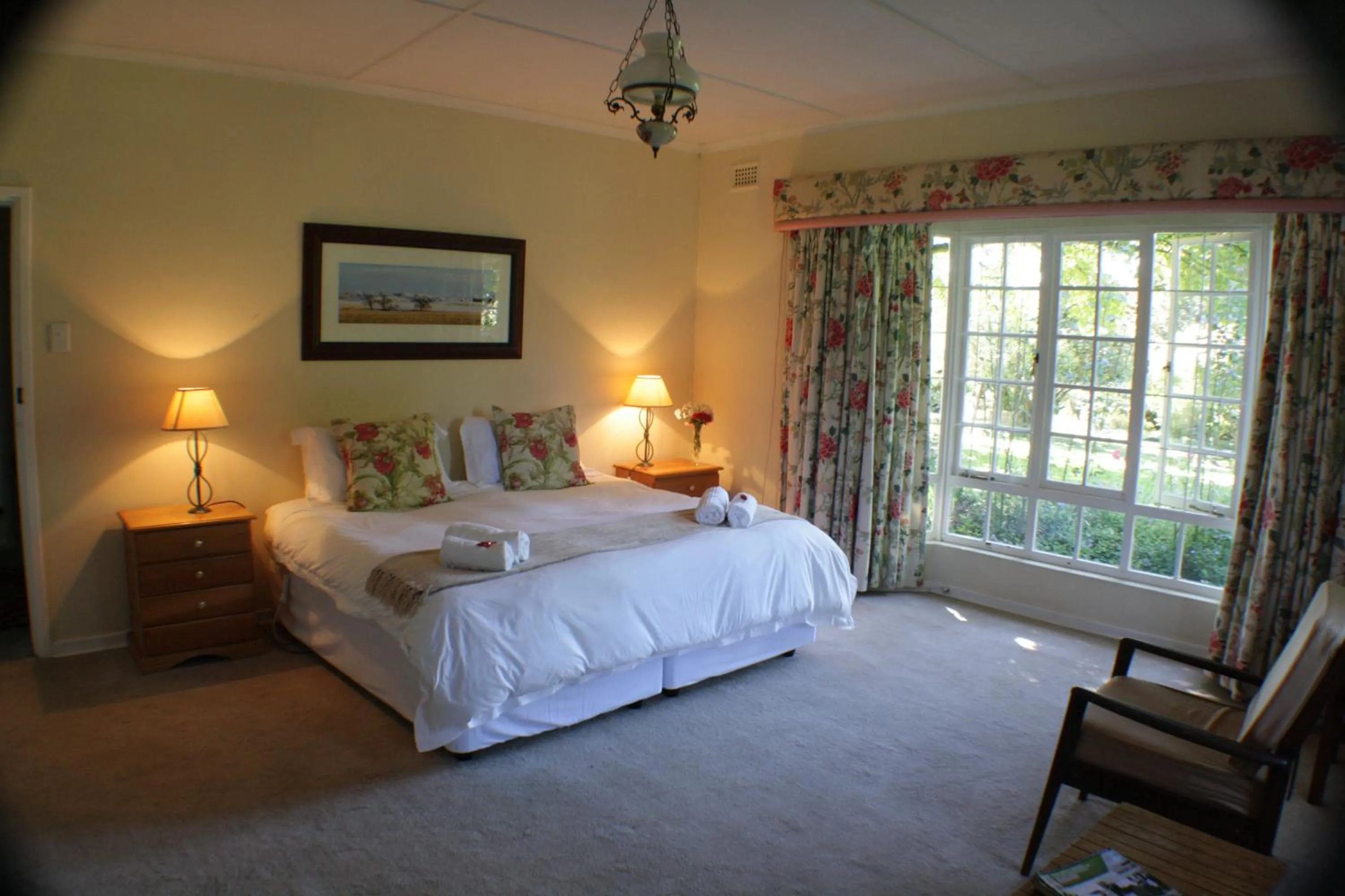 Bedroom, Bed in Cedar Garden