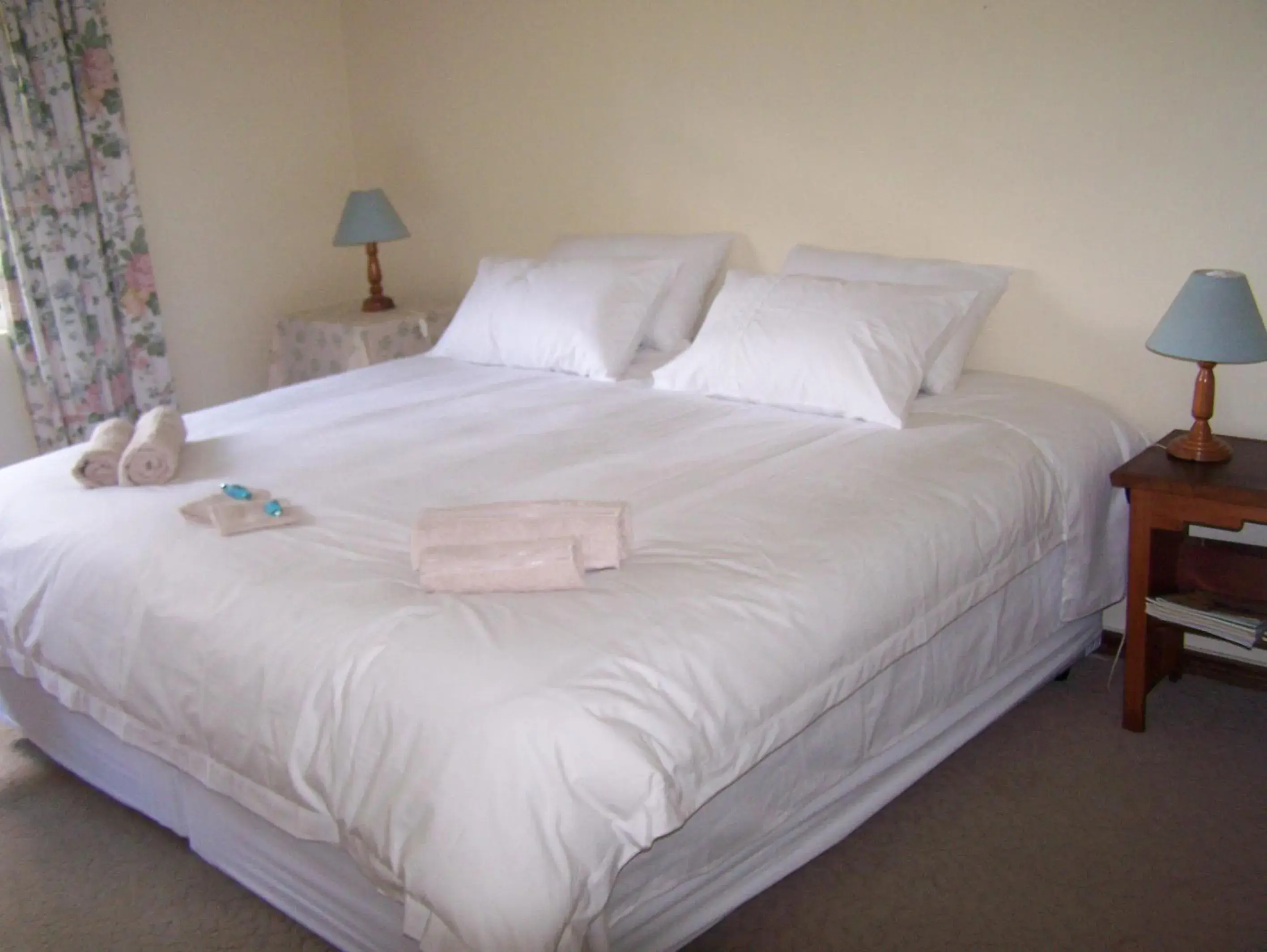Double or Twin Room with Shared Bathroom - single occupancy in Cedar Garden Double or Twin Room with Shared Bathroom - single occupancy in Cedar Garden