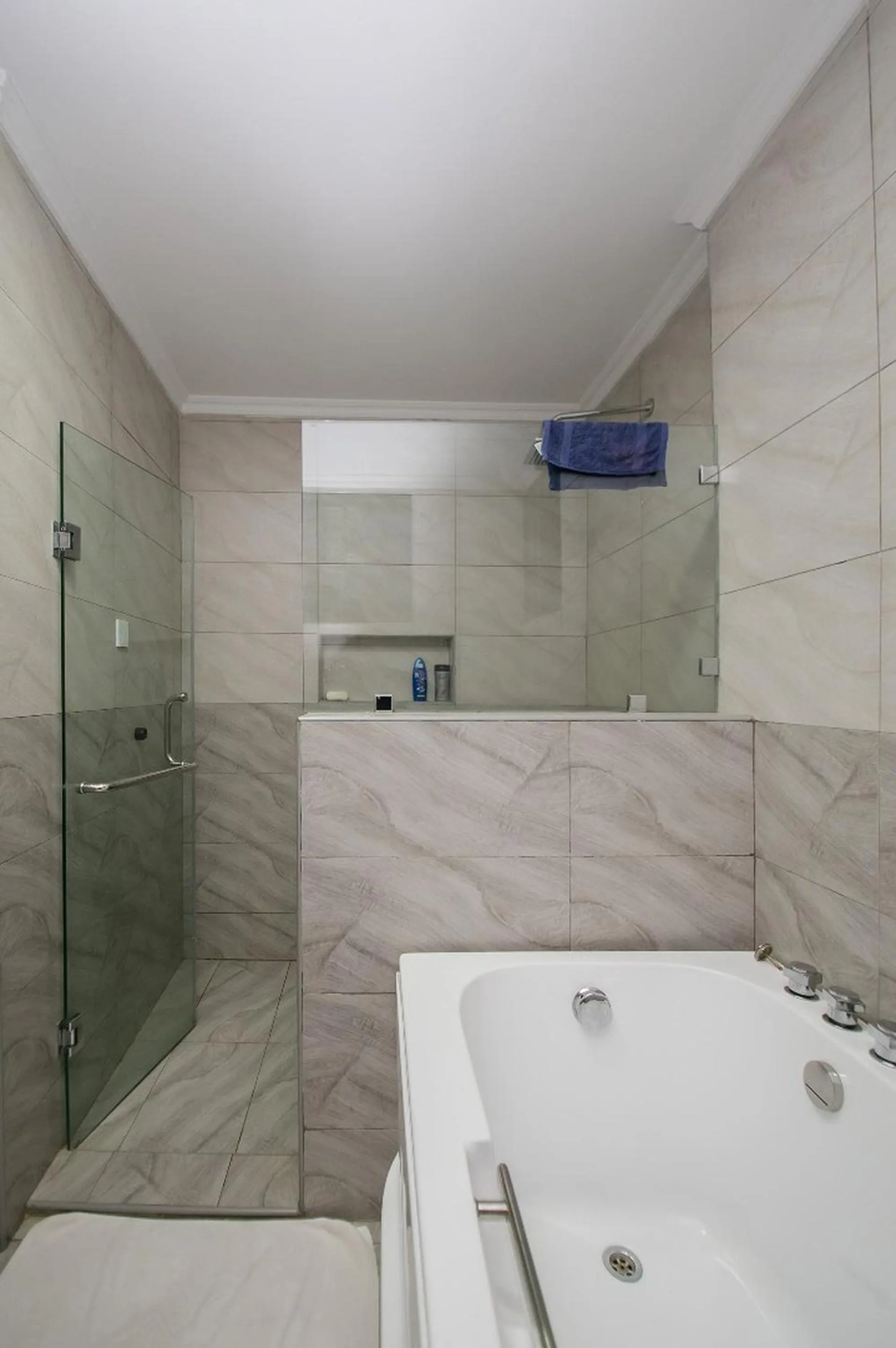 Bathroom in Kates Apartments