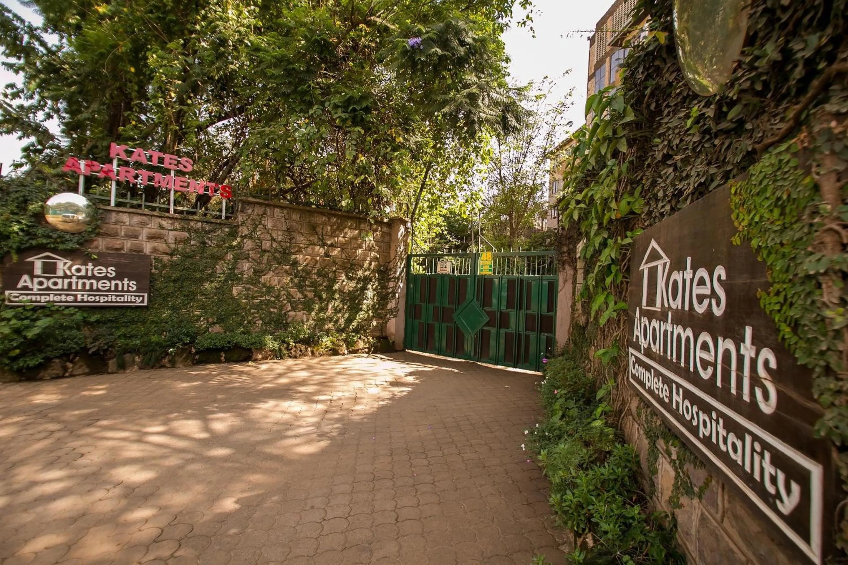 Facade/entrance in Kates Apartments