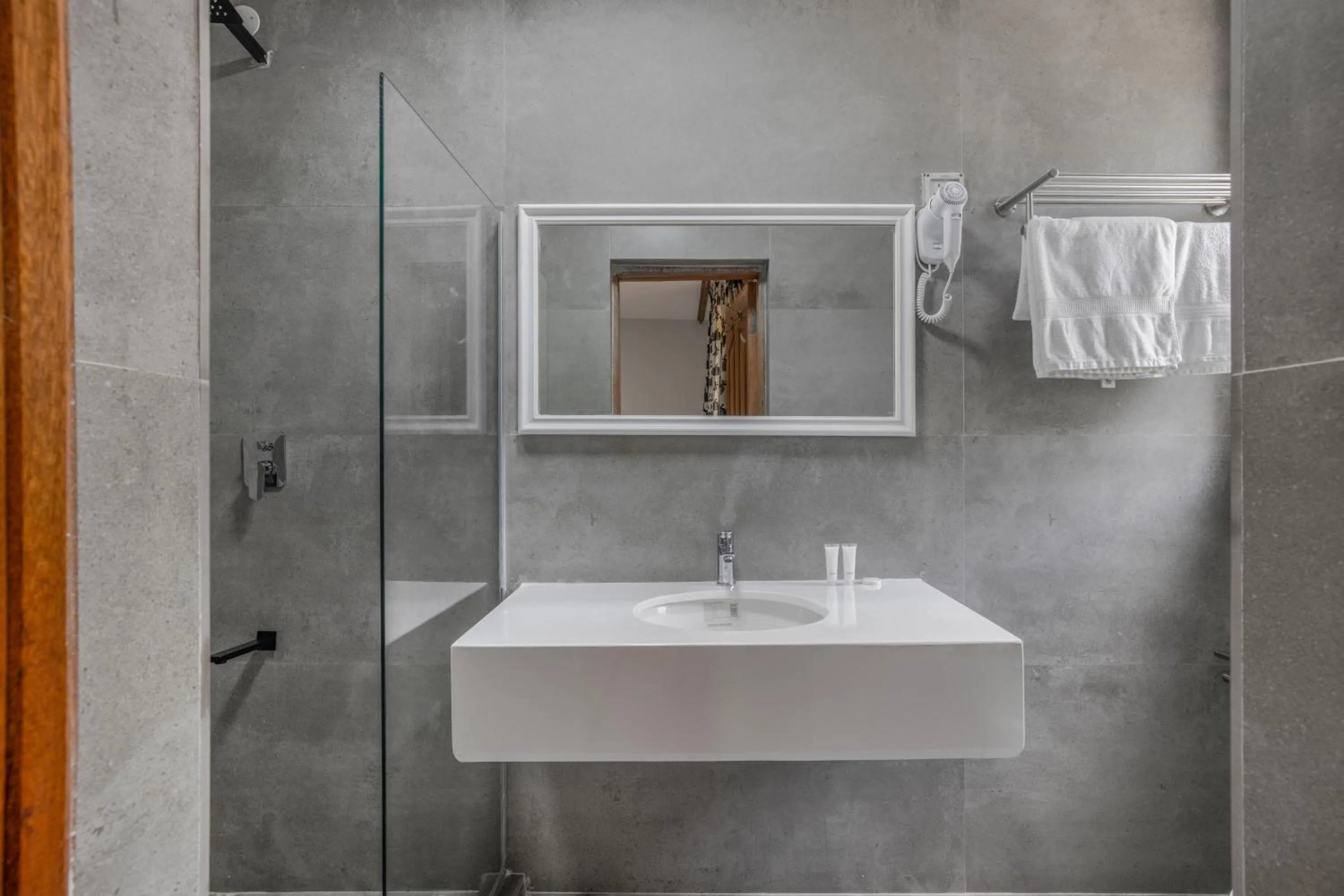 Bathroom in Kates Apartments