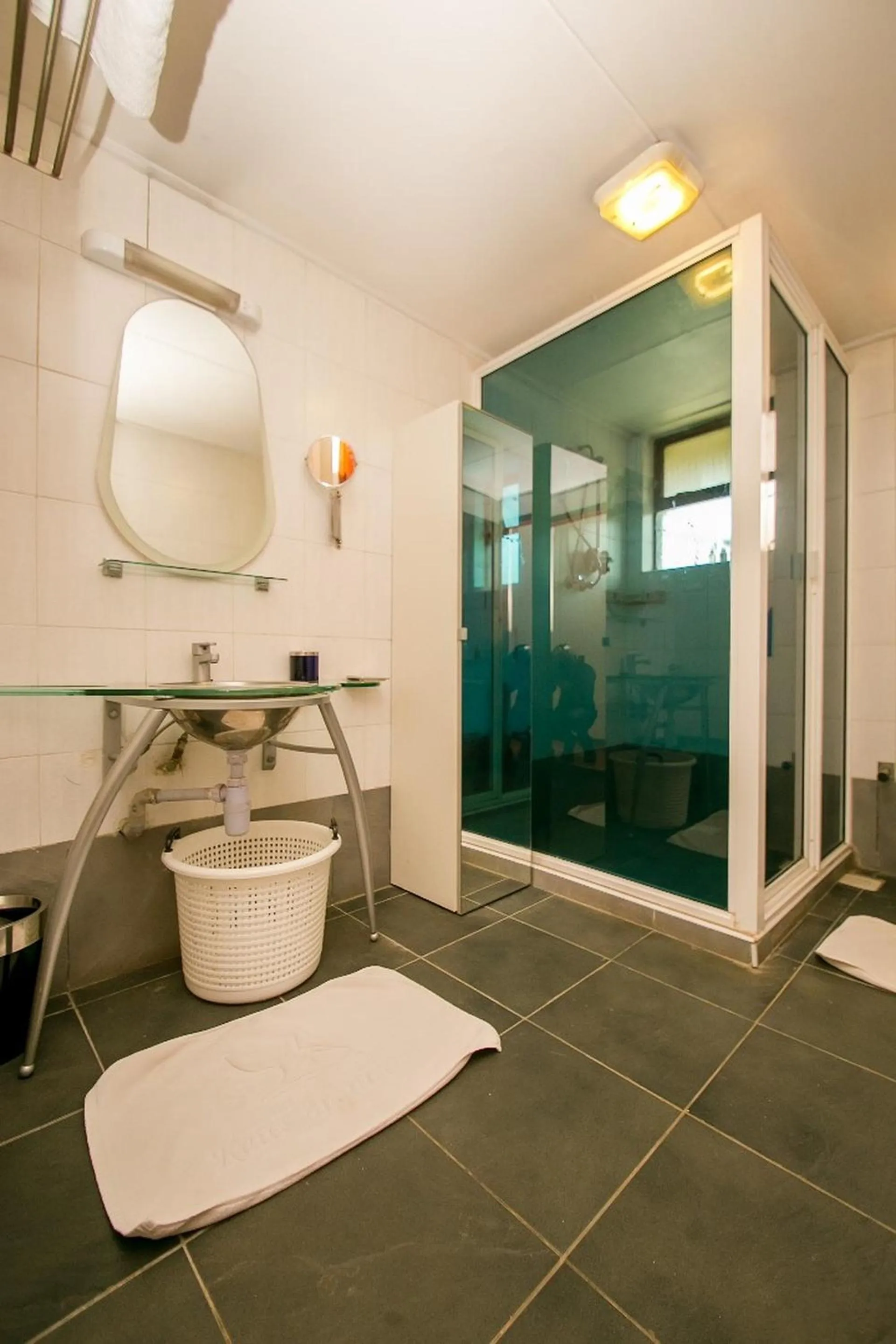 Shower in Kates Apartments