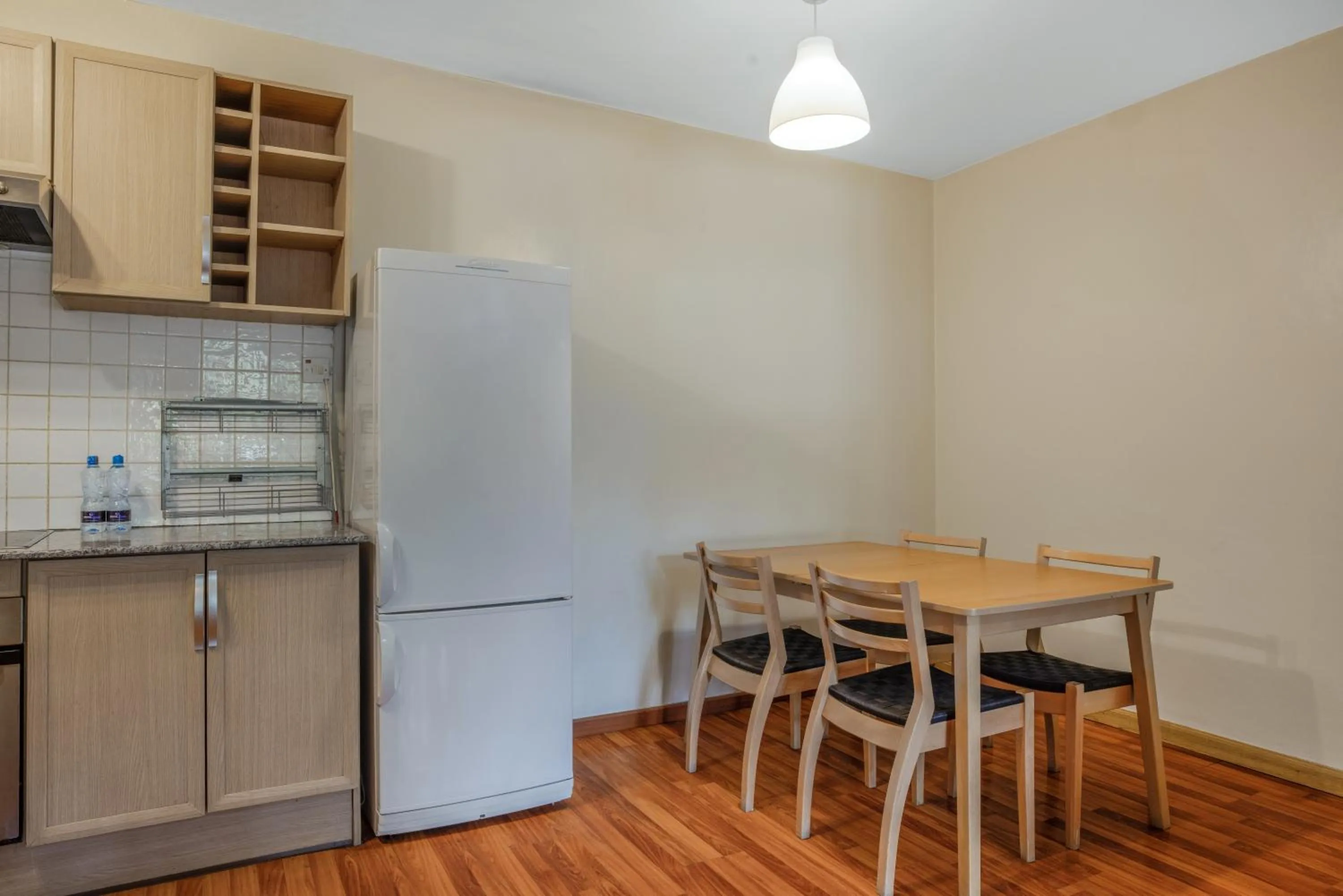 Kitchen or kitchenette in Kates Apartments