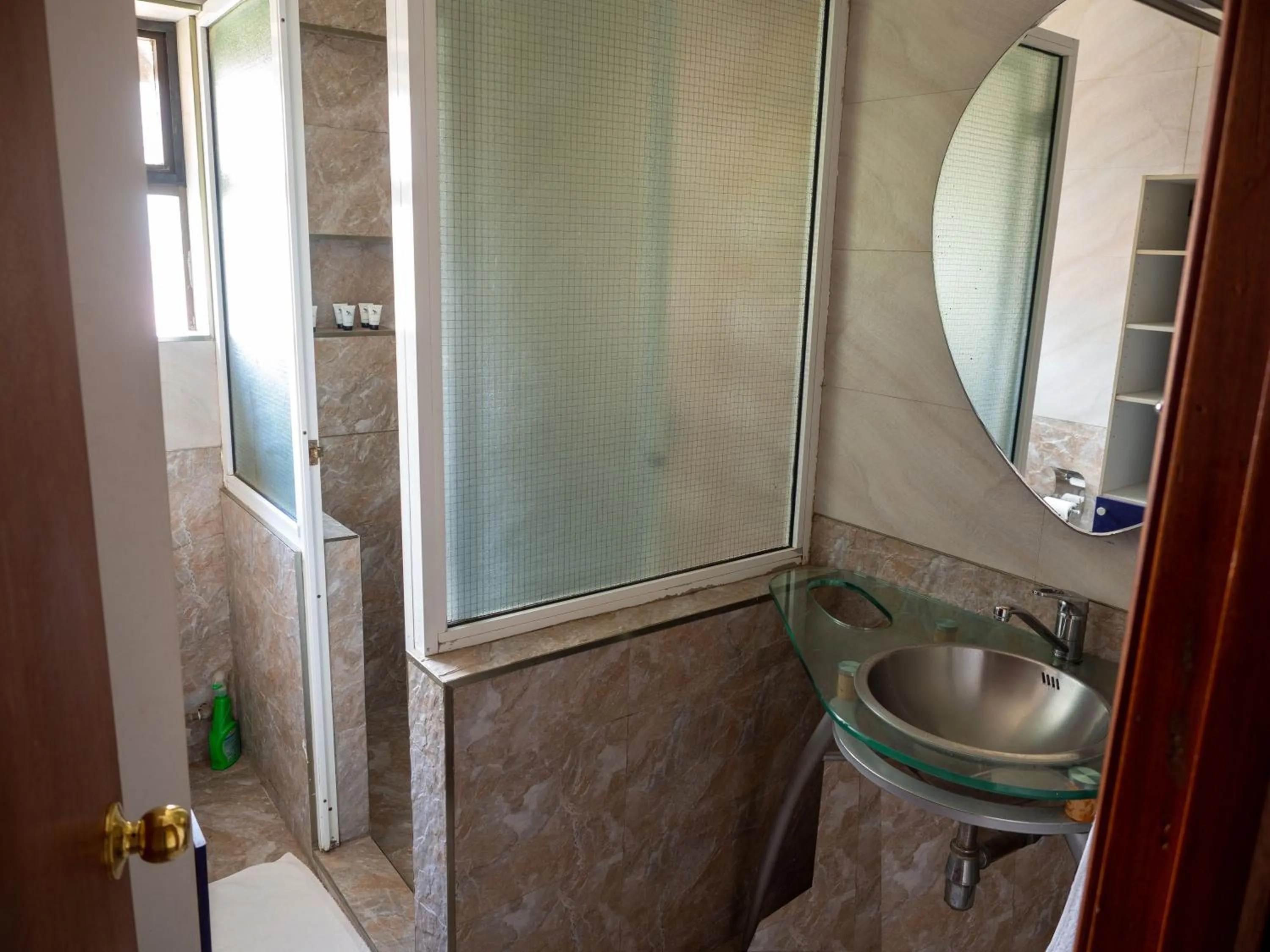 Bathroom in Kates Apartments