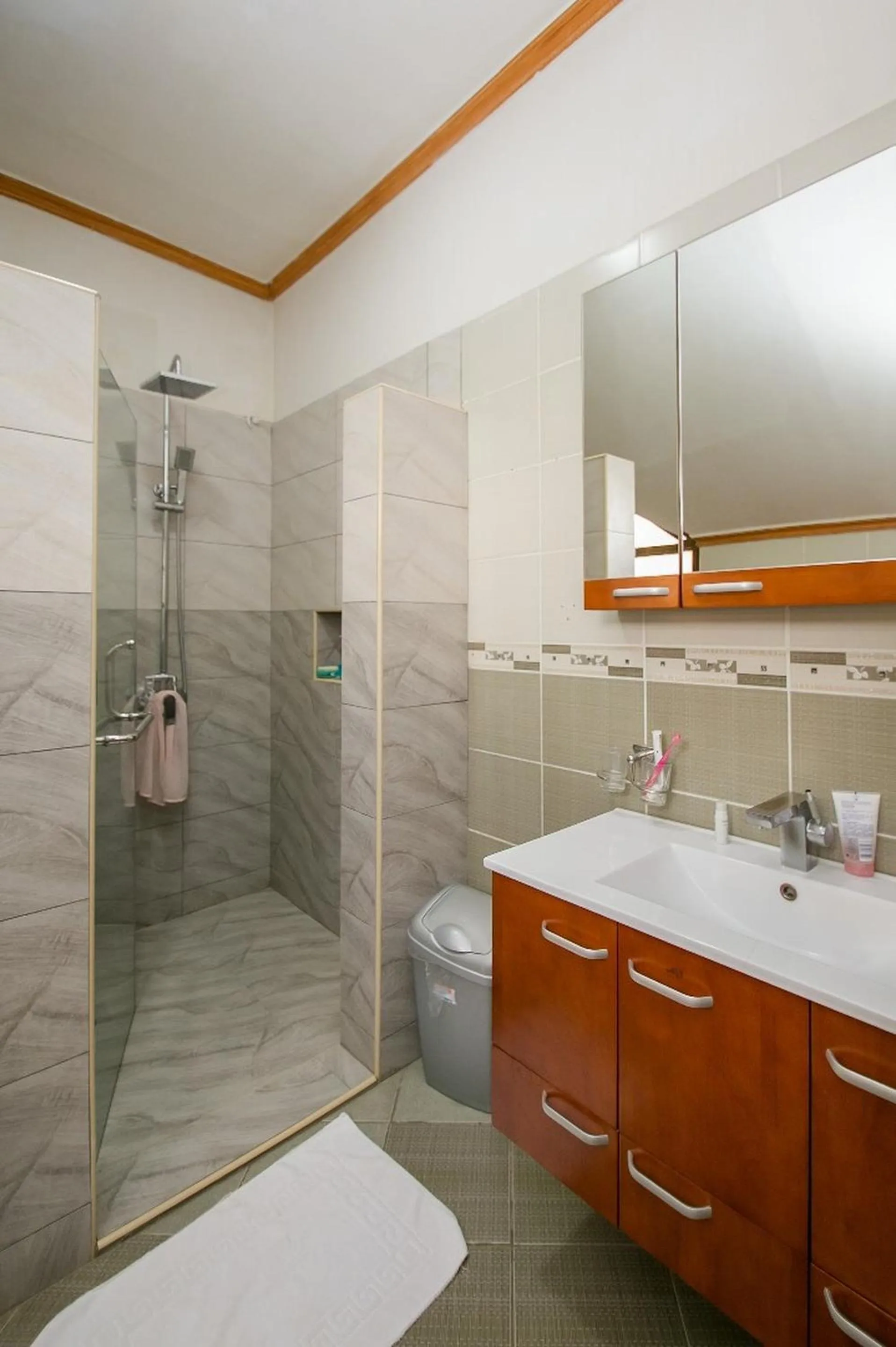 Bathroom in Kates Apartments