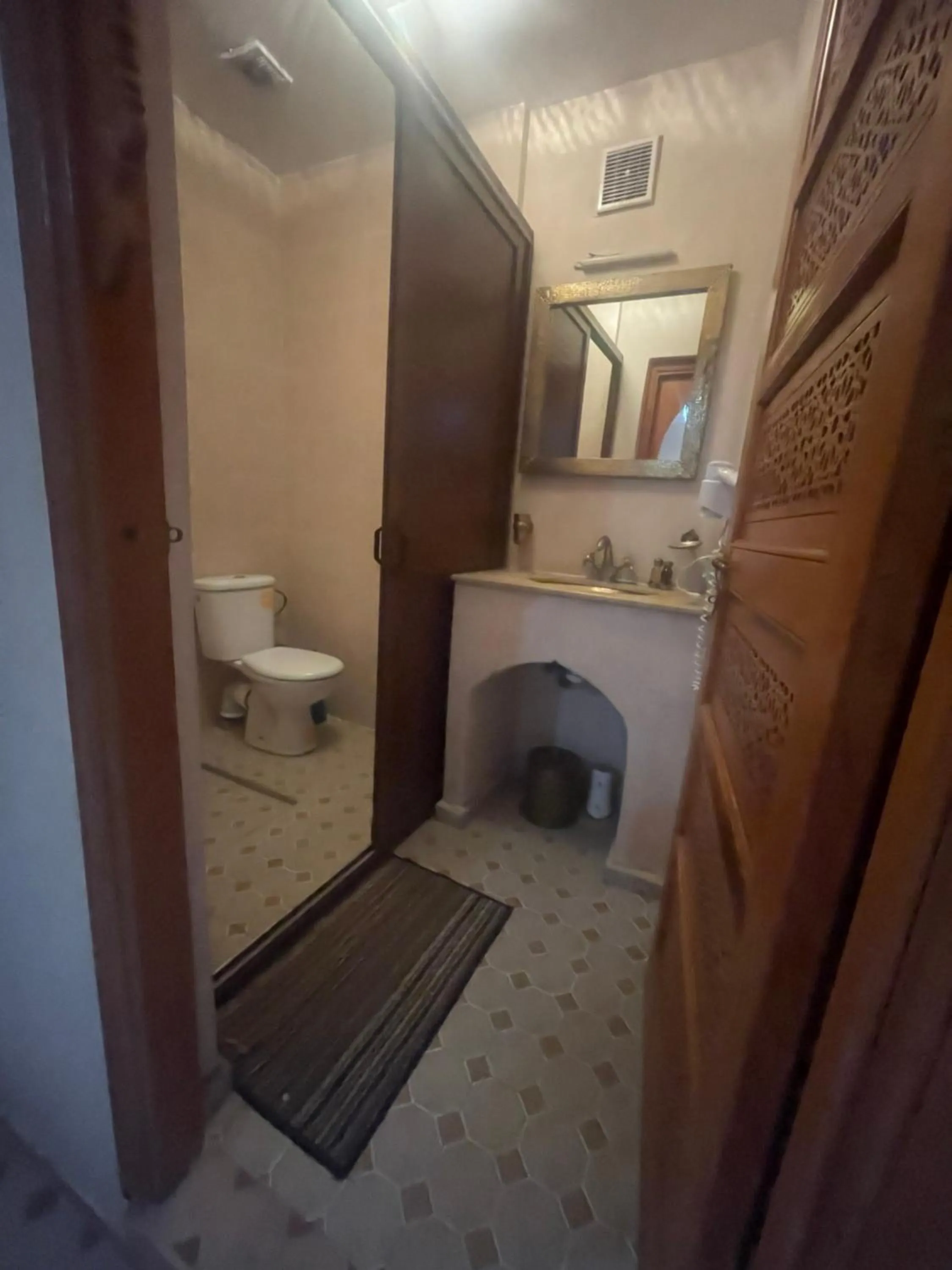 Shower in Riad Jenan Adam