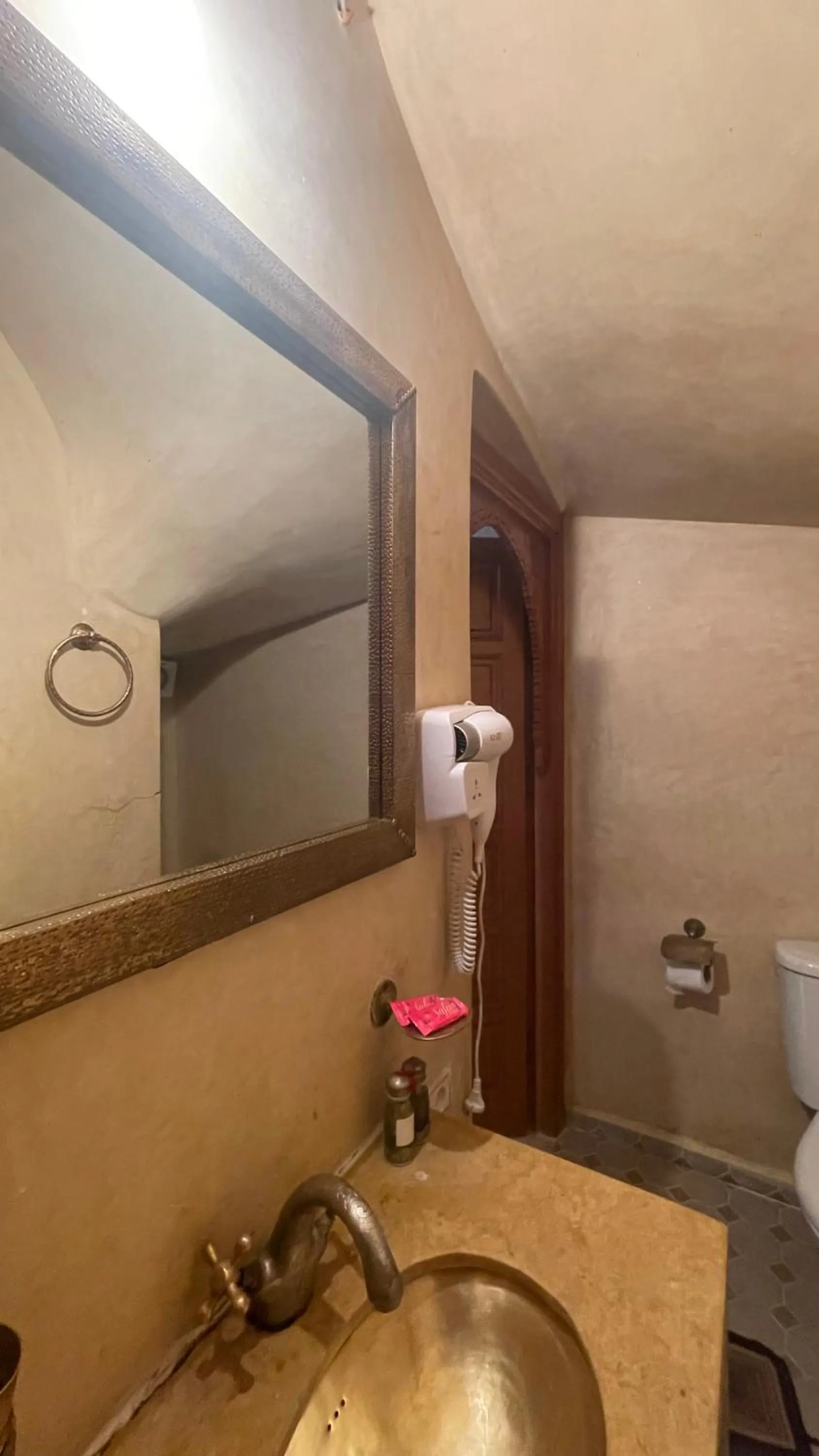 Shower in Riad Jenan Adam