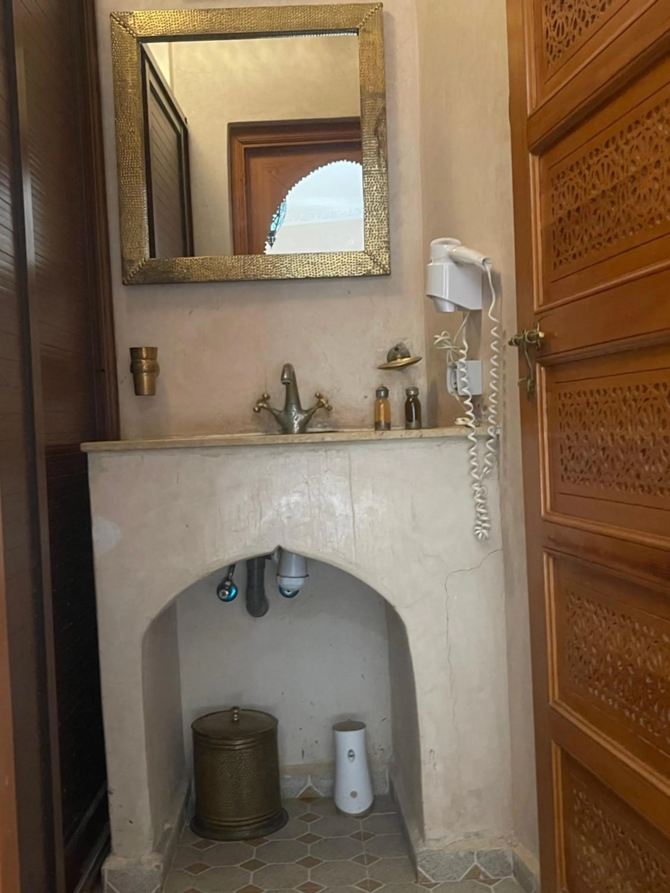Shower in Riad Jenan Adam
