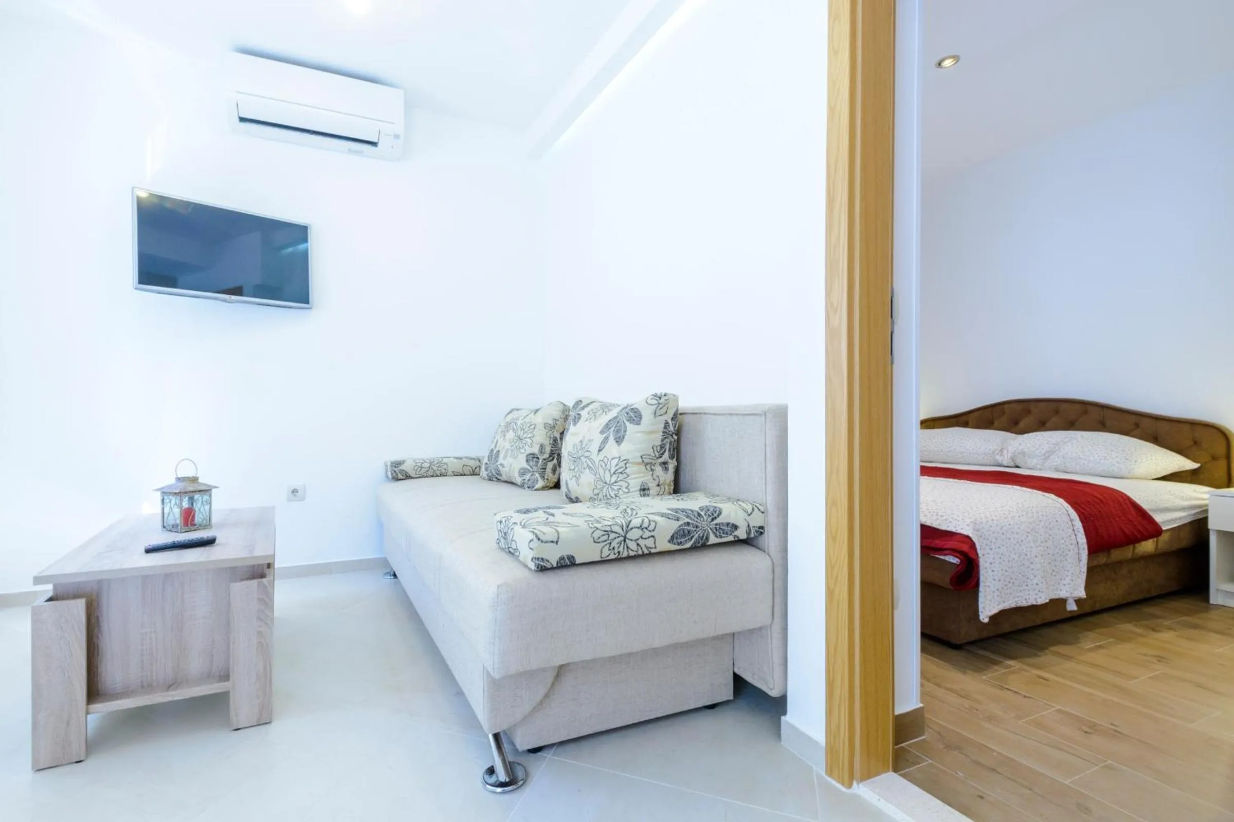 TV and multimedia, Bed in Imperium Apartments