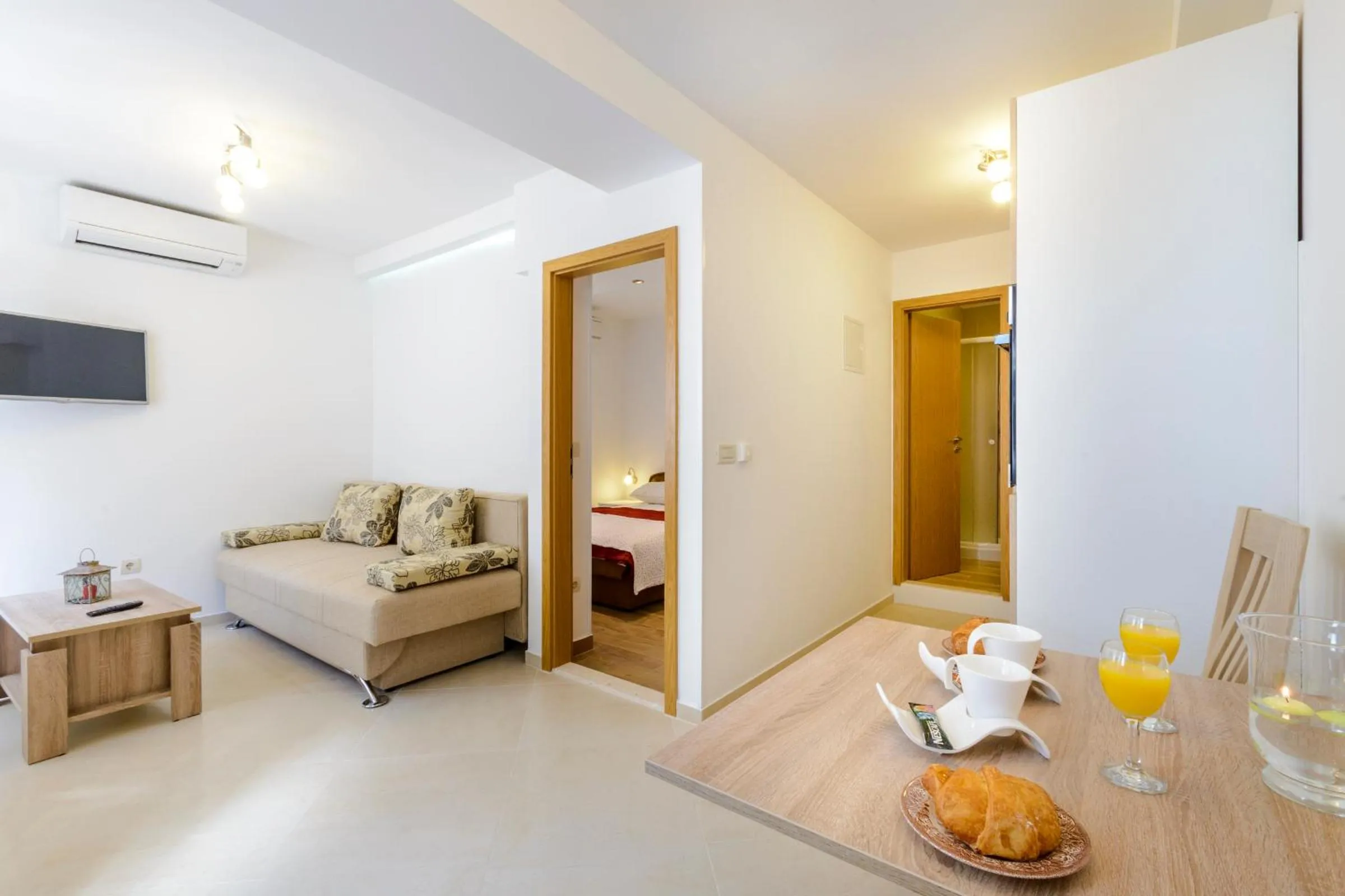 Restaurant/places to eat, Bed in Imperium Apartments