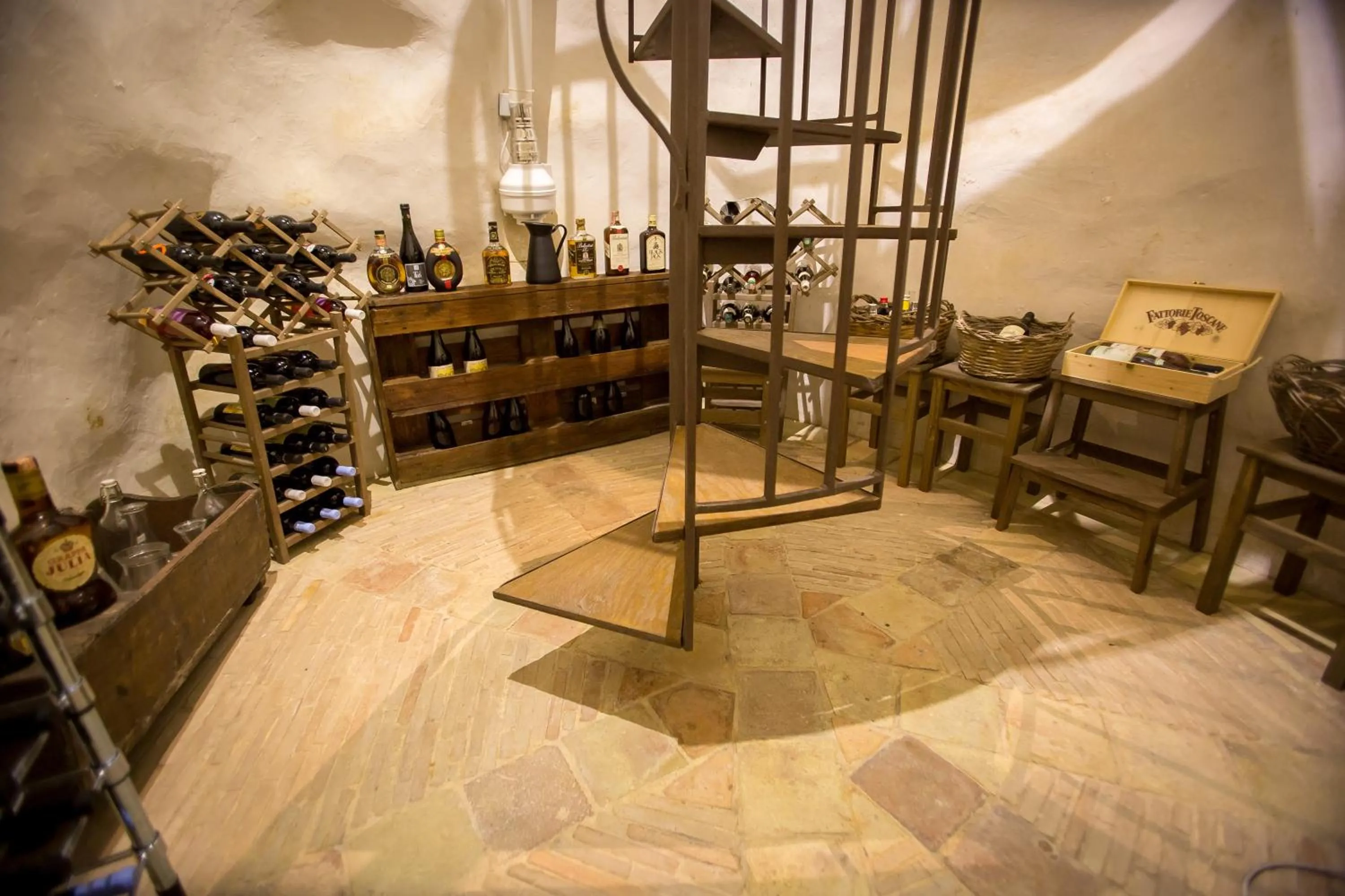 Drinks in Si-Moutique, le Case-grotte degli Avi 2
