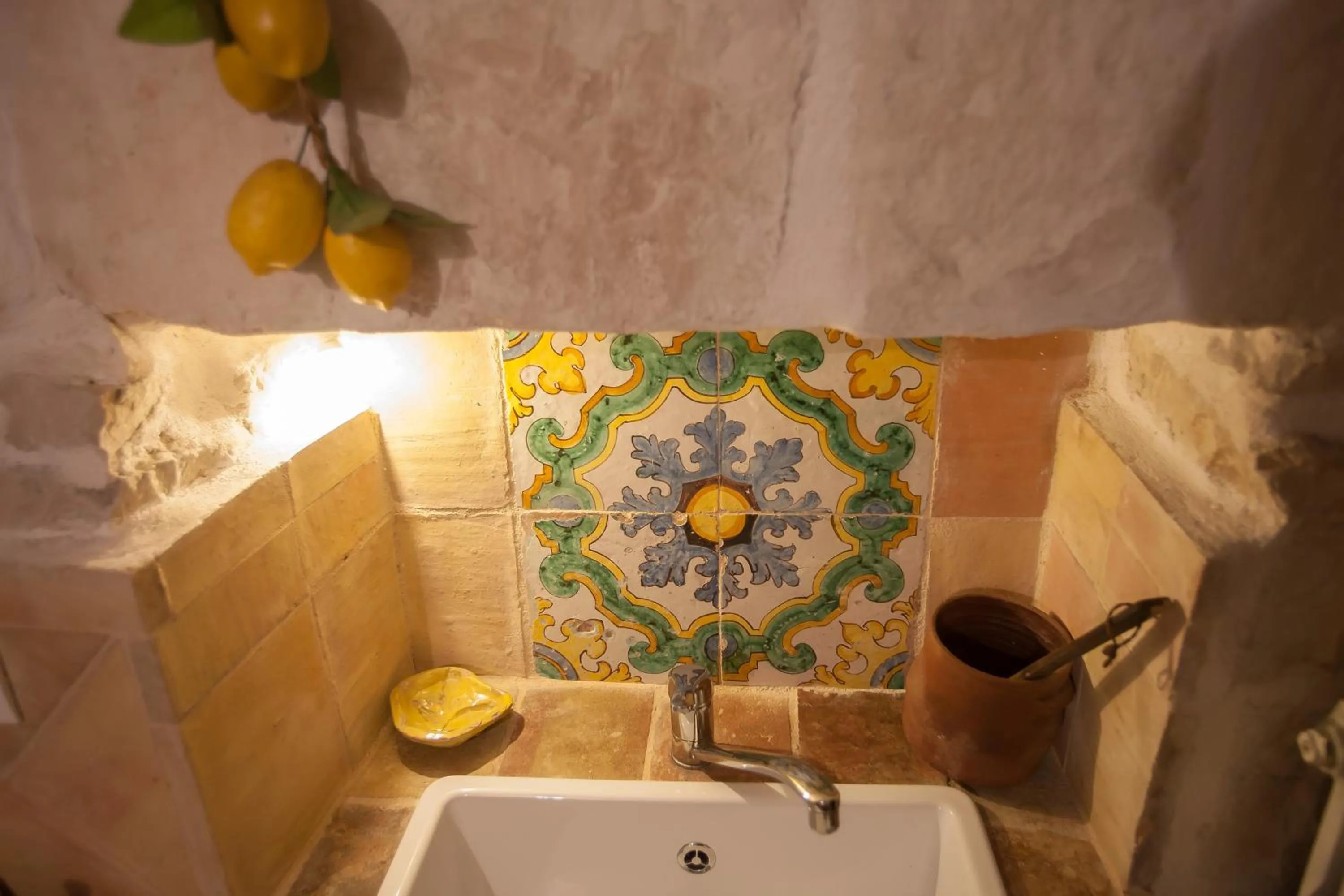 Kitchen or kitchenette in Si-Moutique, le Case-grotte degli Avi 2
