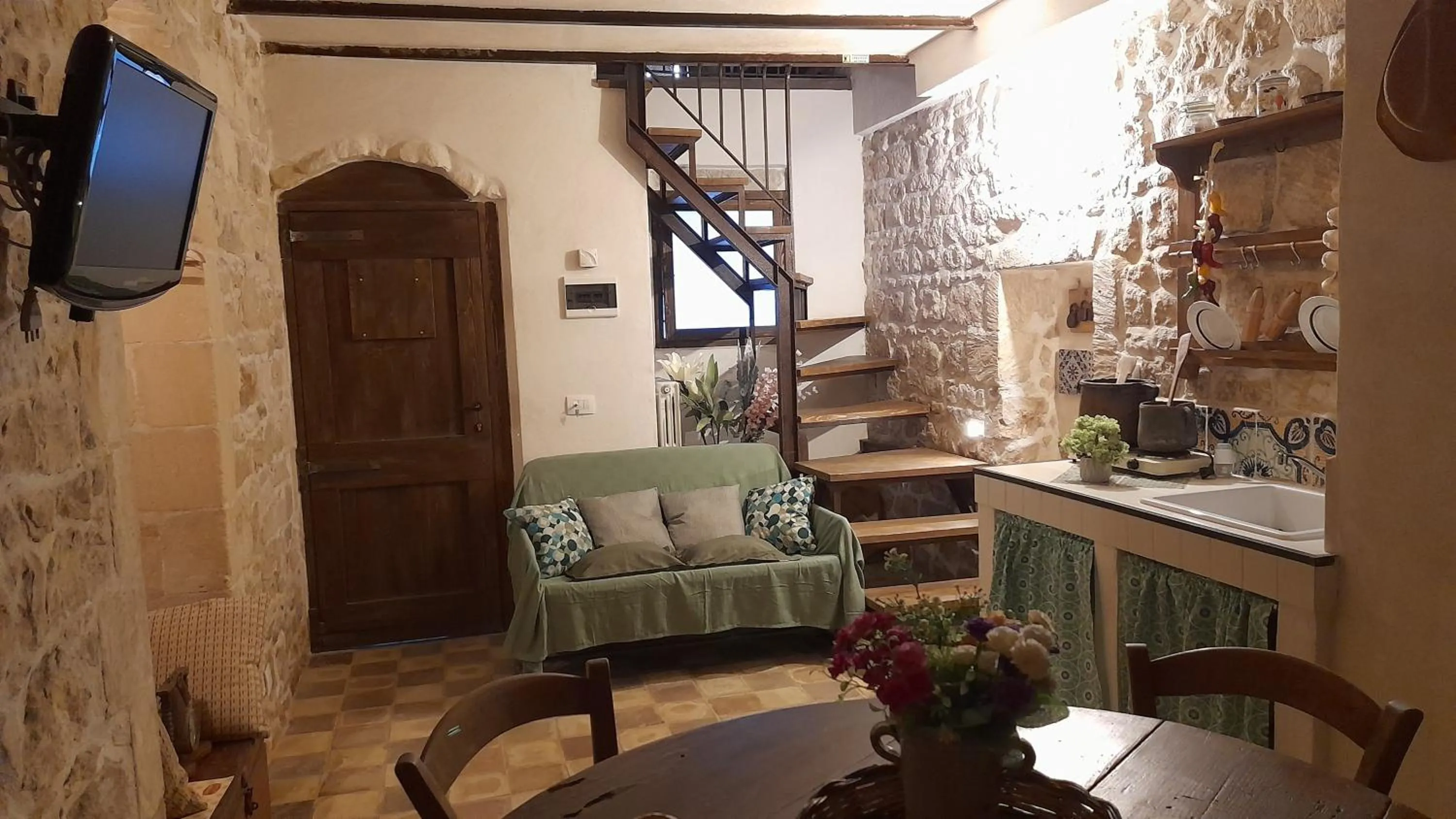 Photo of the whole room in Si-Moutique, le Case-grotte degli Avi 2