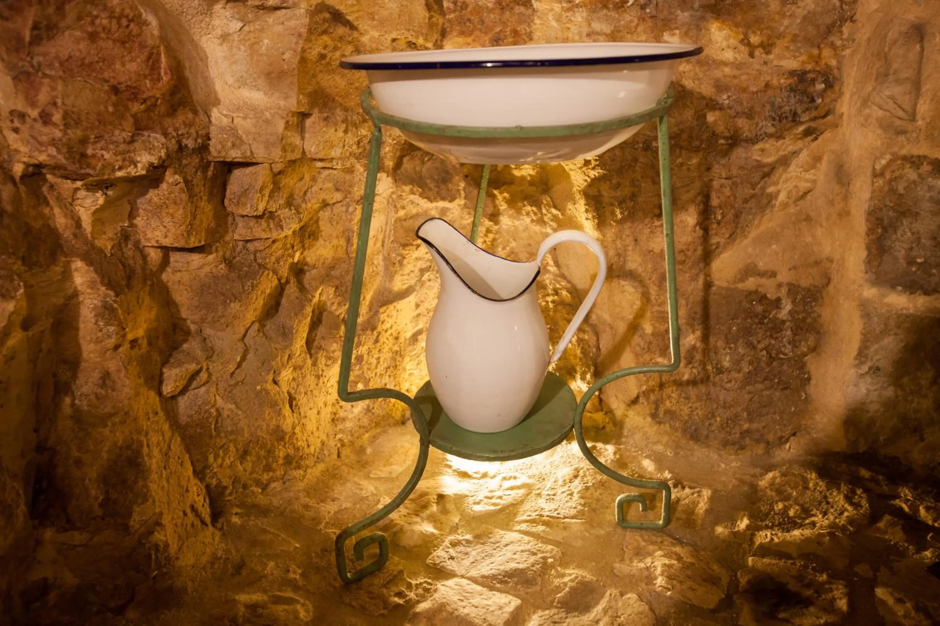 Decorative detail in Si-Moutique, le Case-grotte degli Avi 2