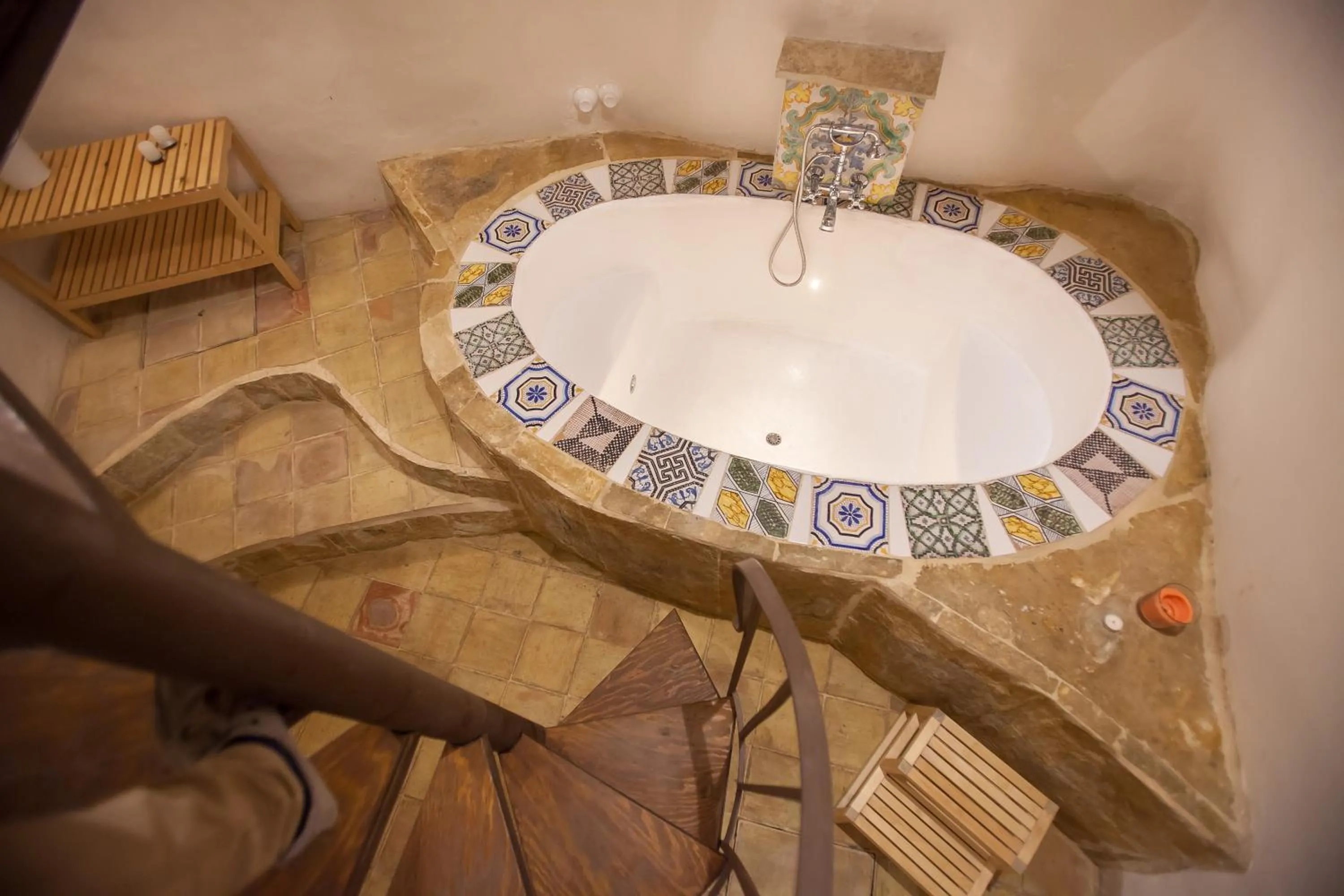 Hot Tub in Si-Moutique, le Case-grotte degli Avi 2